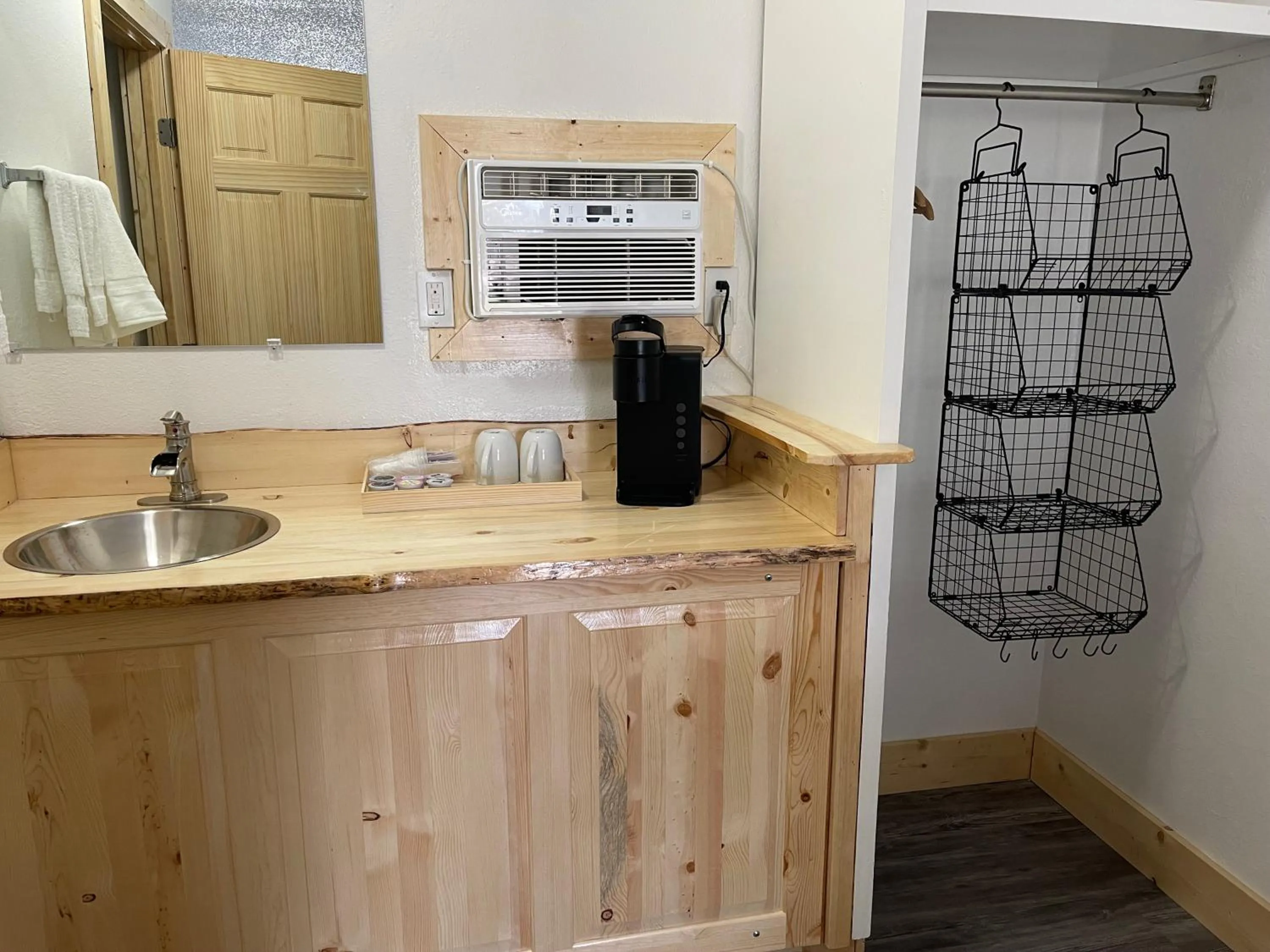 Kootenai Valley Motel