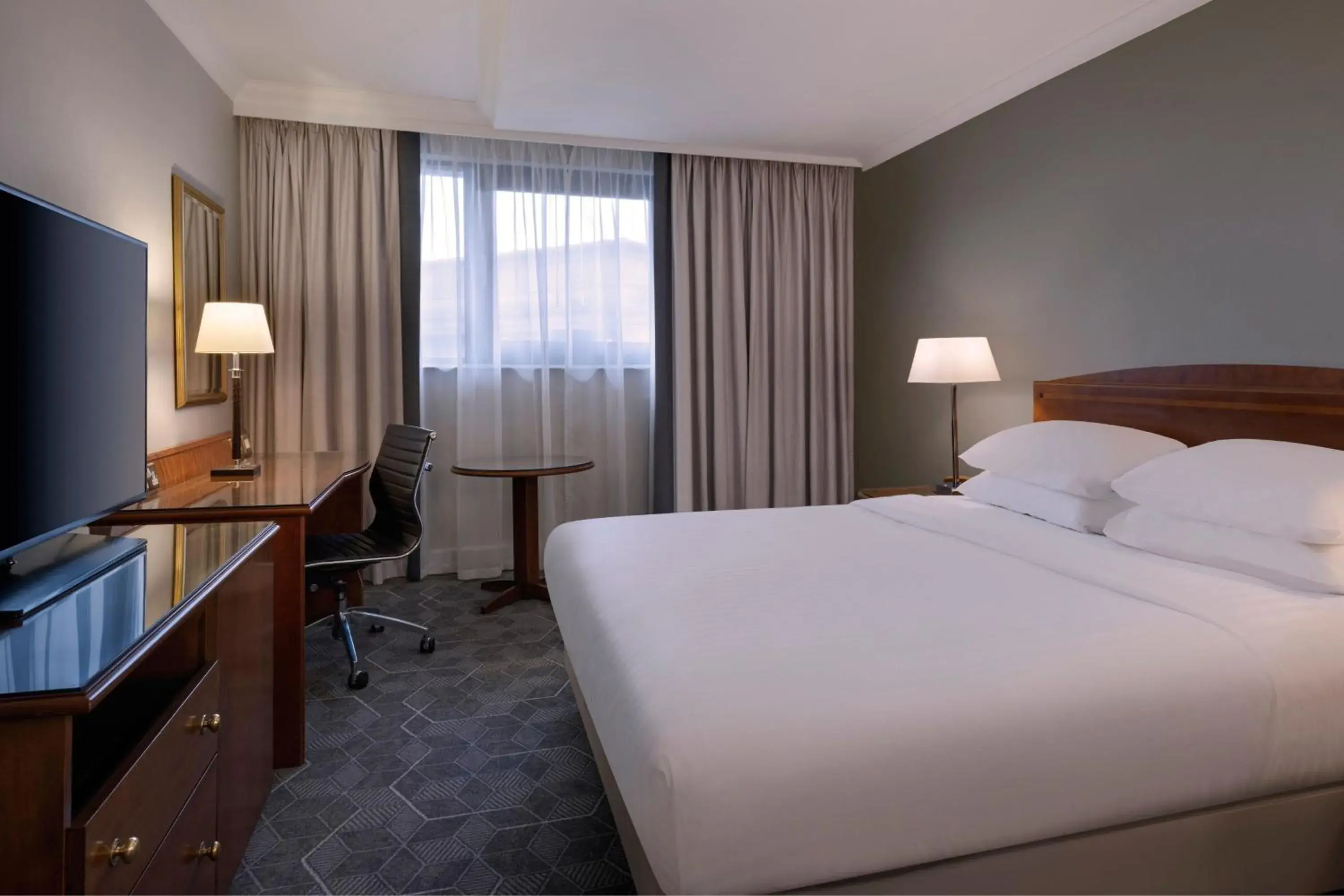 Deluxe Queen Room in Delta Hotels by Marriott Liverpool City Centre Deluxe Queen Room in Delta Hotels by Marriott Liverpool City Centre