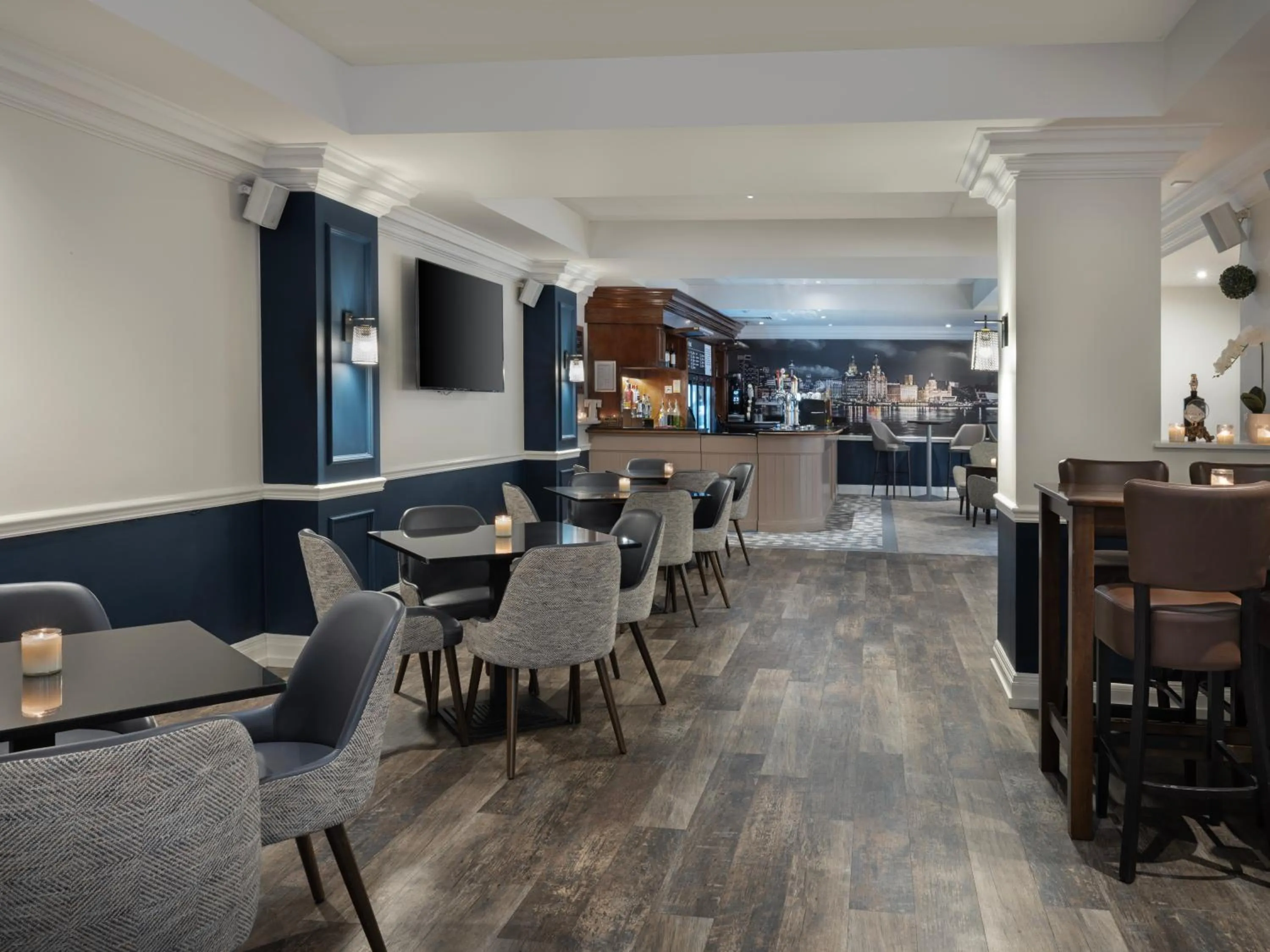 Lounge or bar in Delta Hotels by Marriott Liverpool City Centre