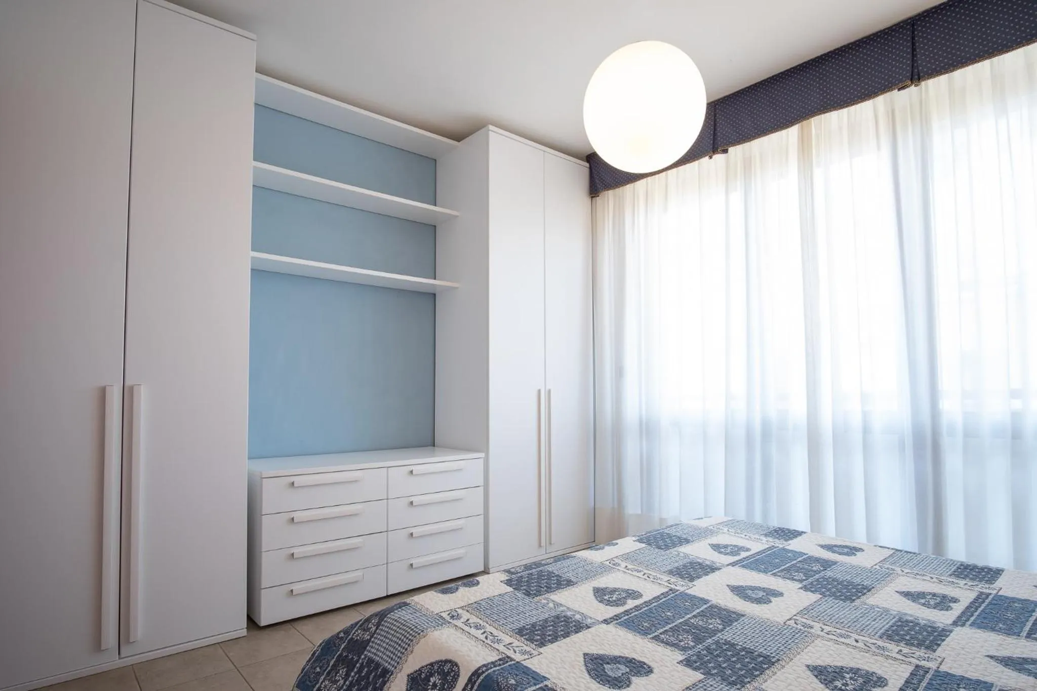 Bed in Beverly Park Residence