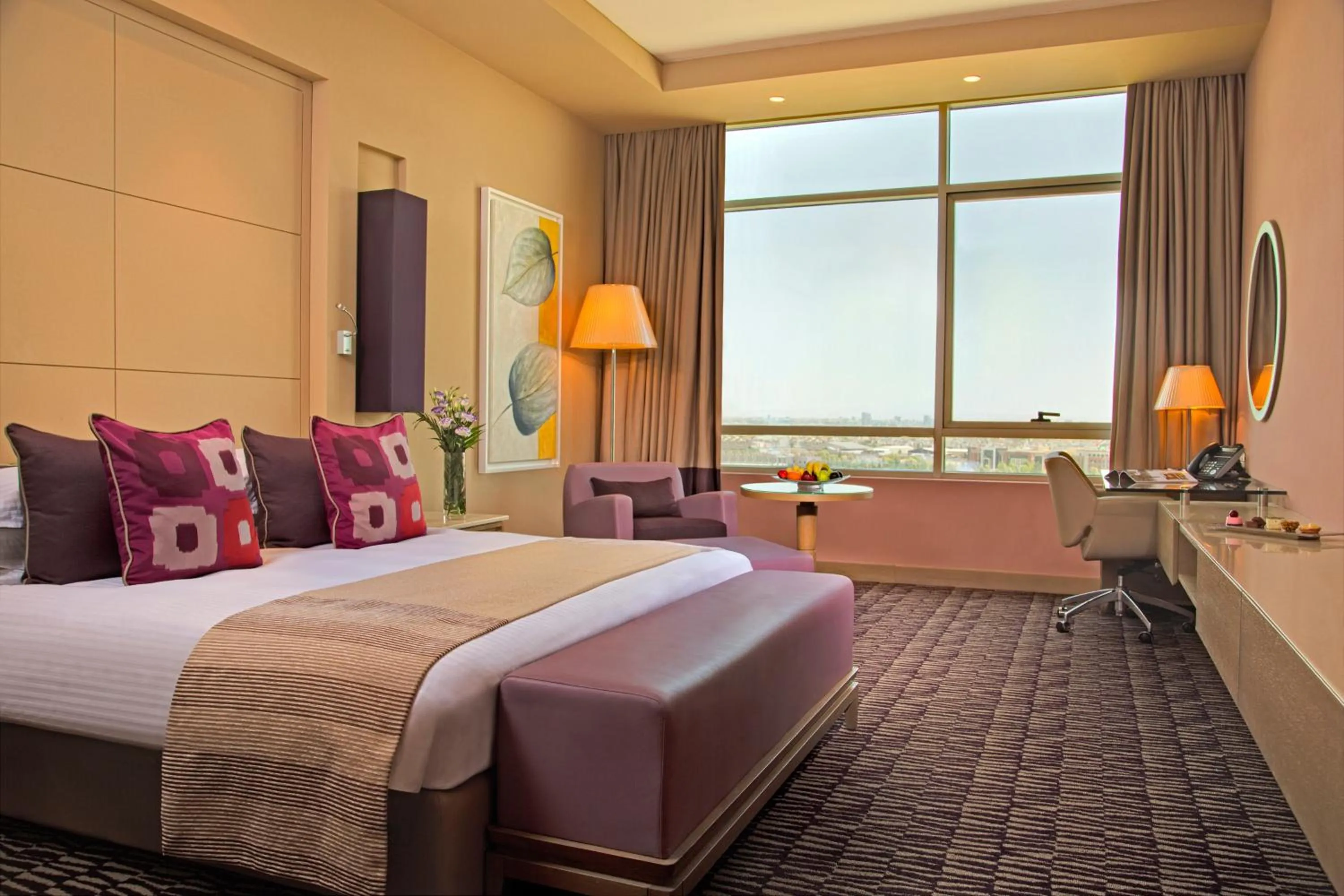 View (from property/room), Bed in Erbil Rotana