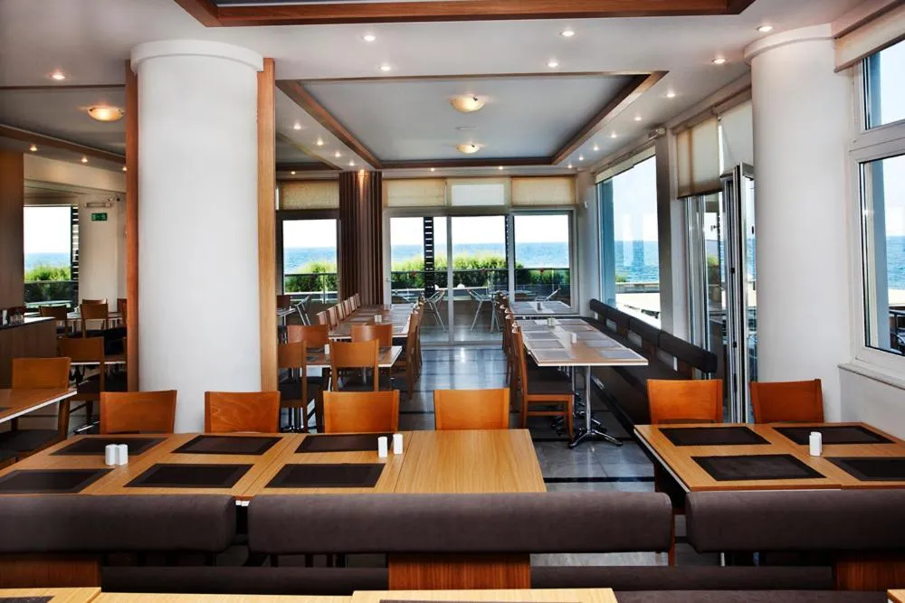 Restaurant/places to eat in Maleme Mare