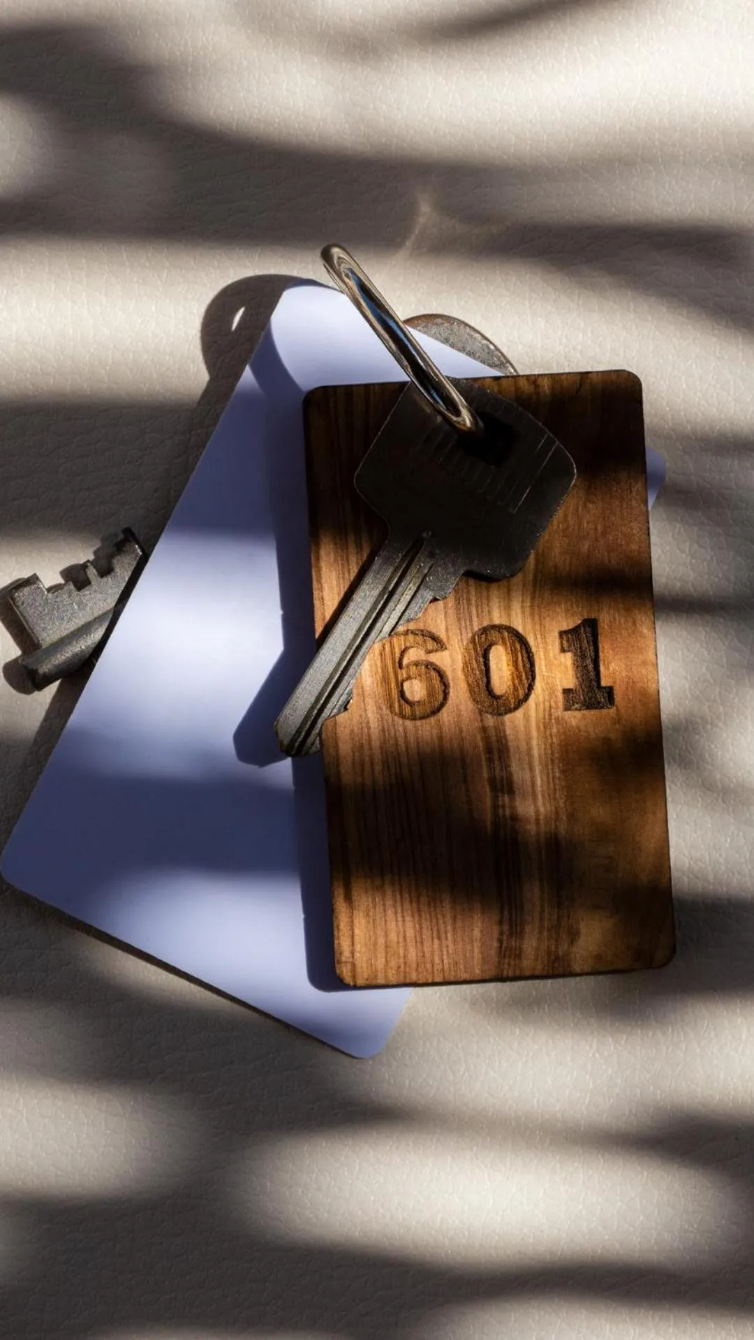 Text overlay in Maleme Mare