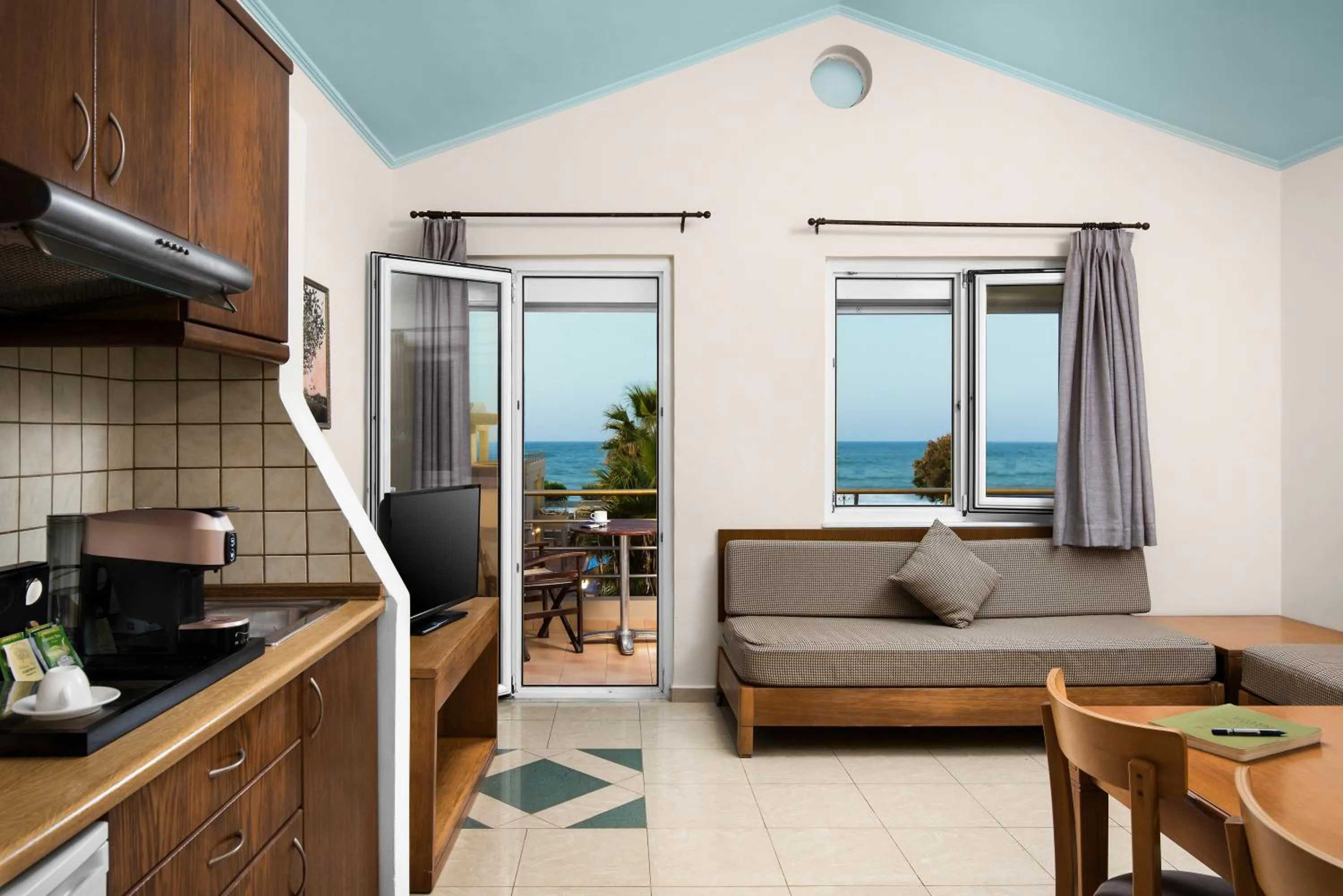 Coffee/tea facilities, Bed in Maleme Mare