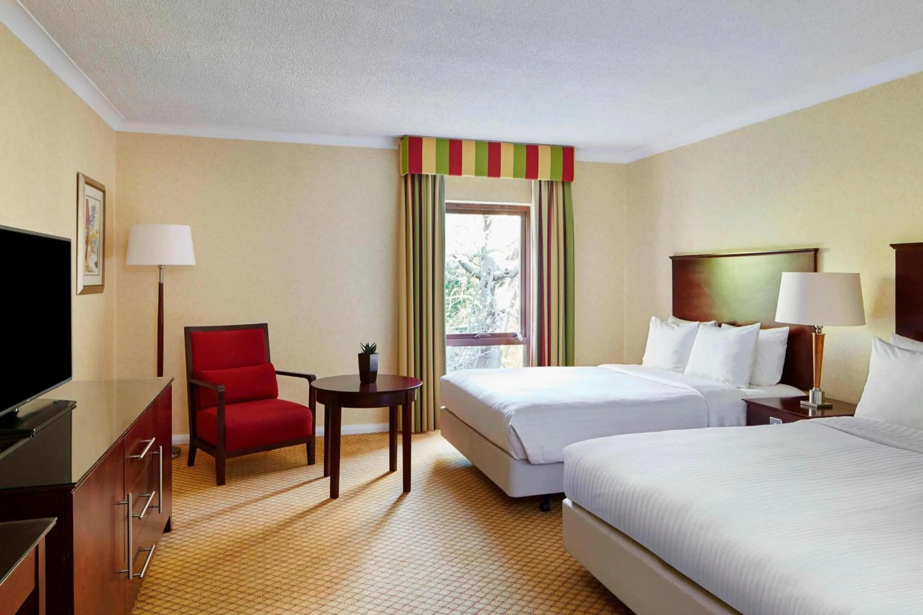 Photo of the whole room, Bed in Delta Hotels by Marriott York