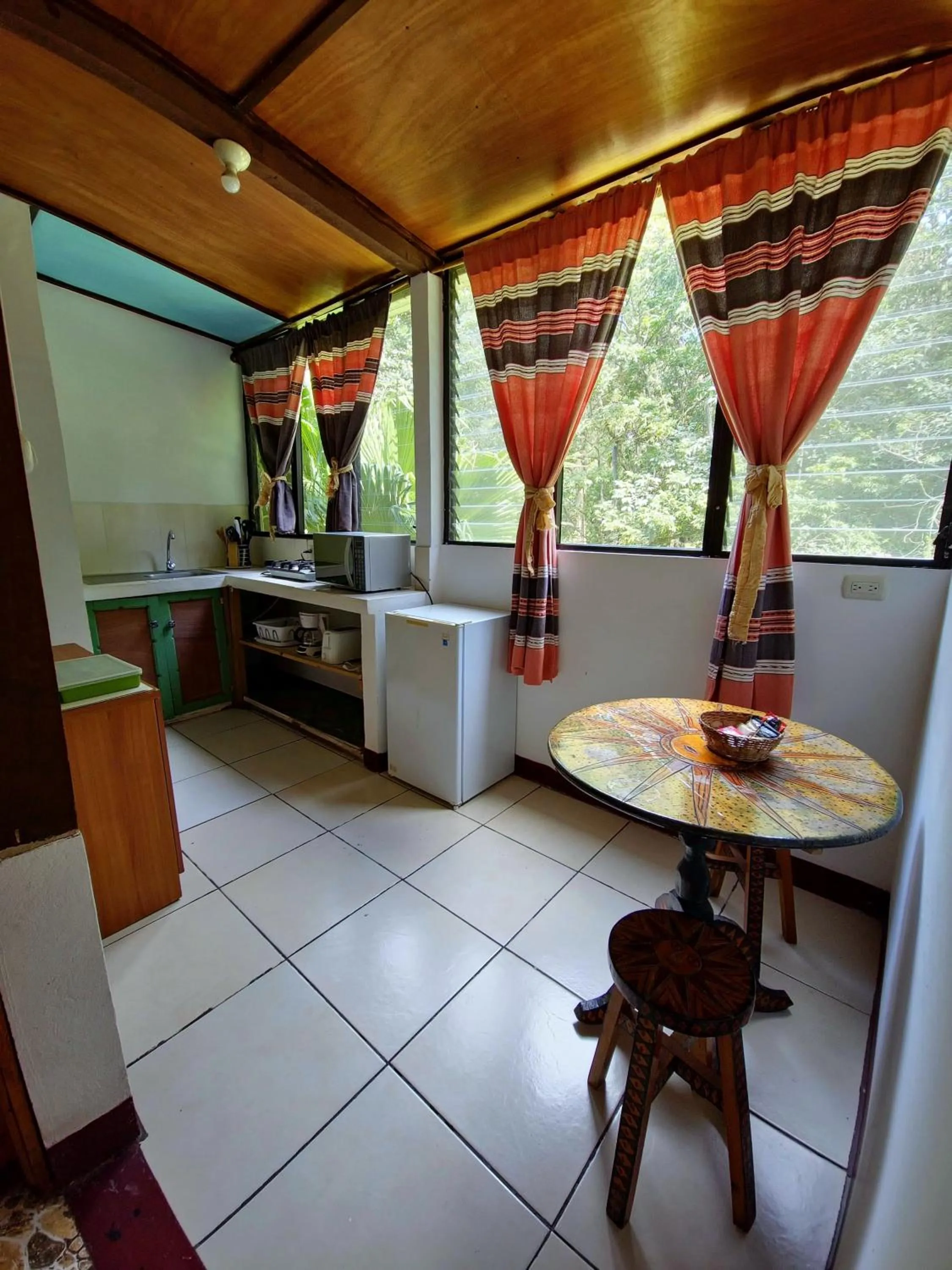 Kitchen or kitchenette in Eco Suites Uxlabil Guatemala