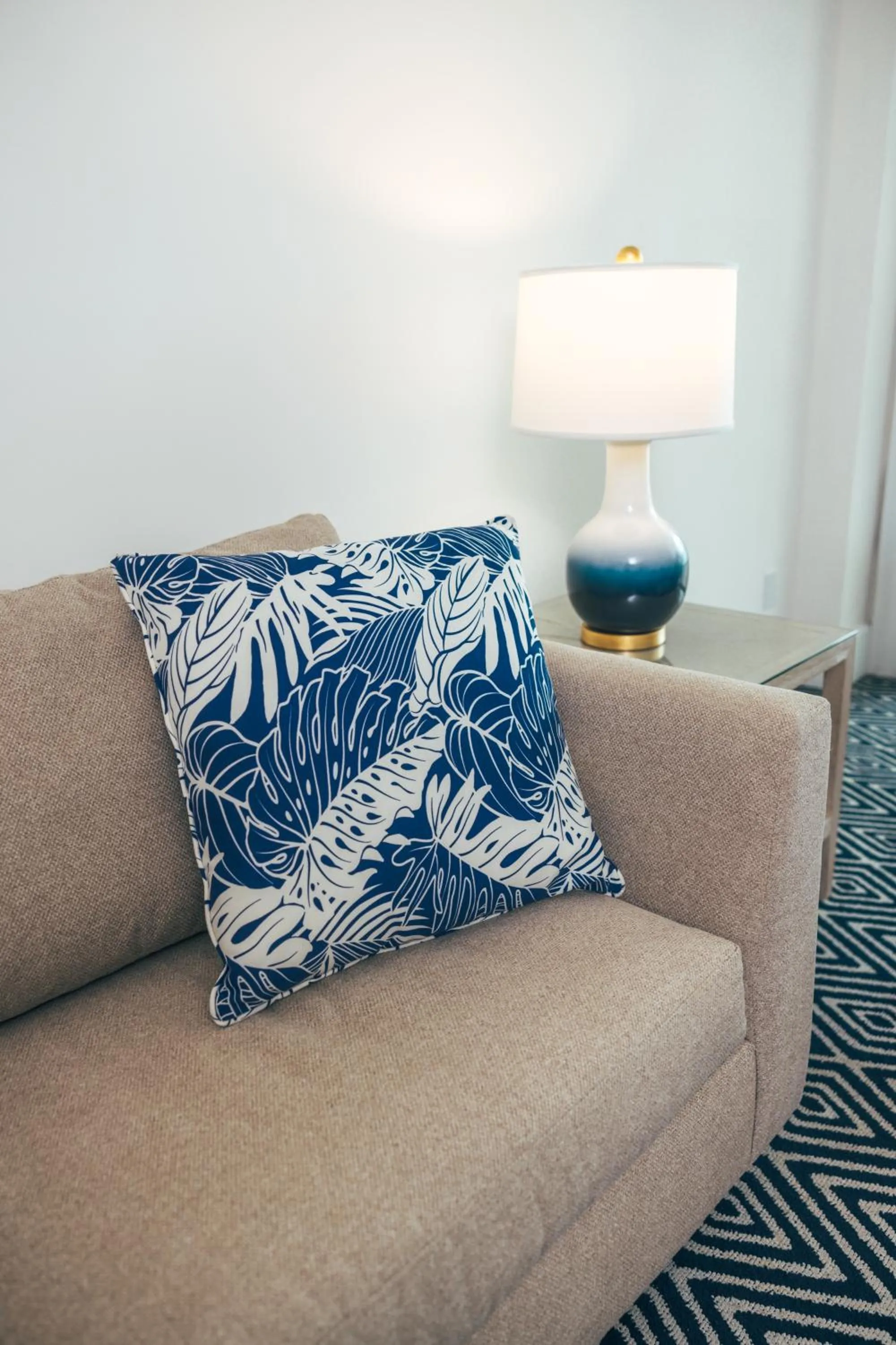 Living room in Isla Bella Beach Resort & Spa - Florida Keys