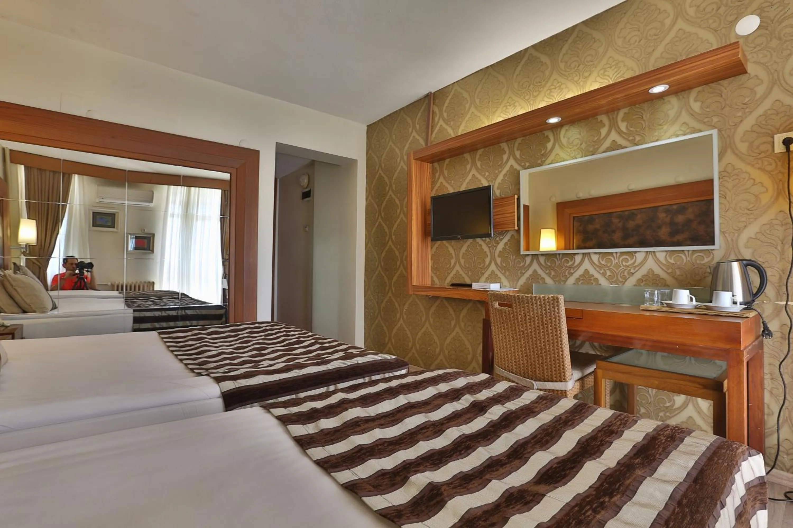 Bedroom, Bed in Grand Terme Hotel