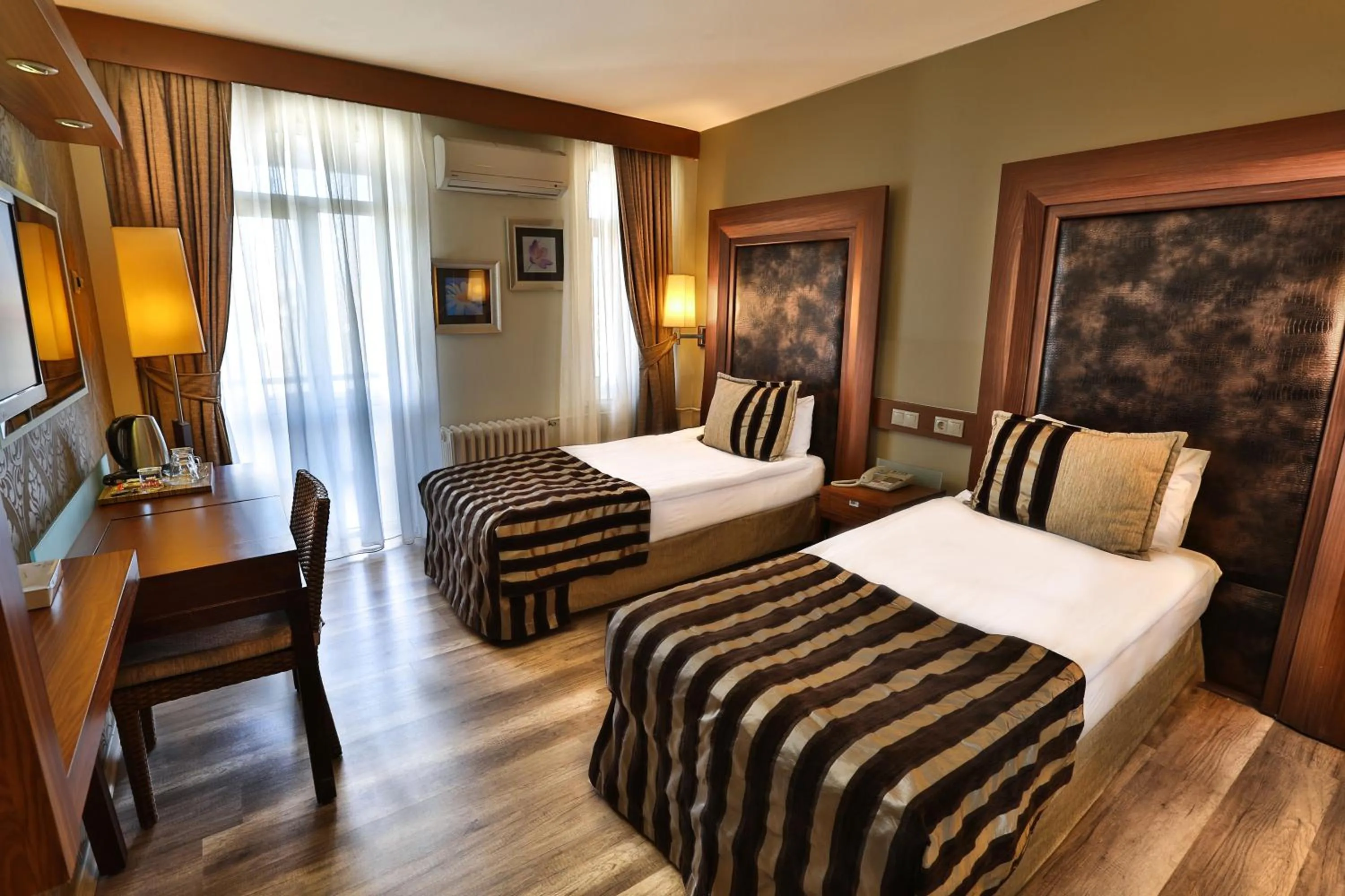 Bedroom, Bed in Grand Terme Hotel