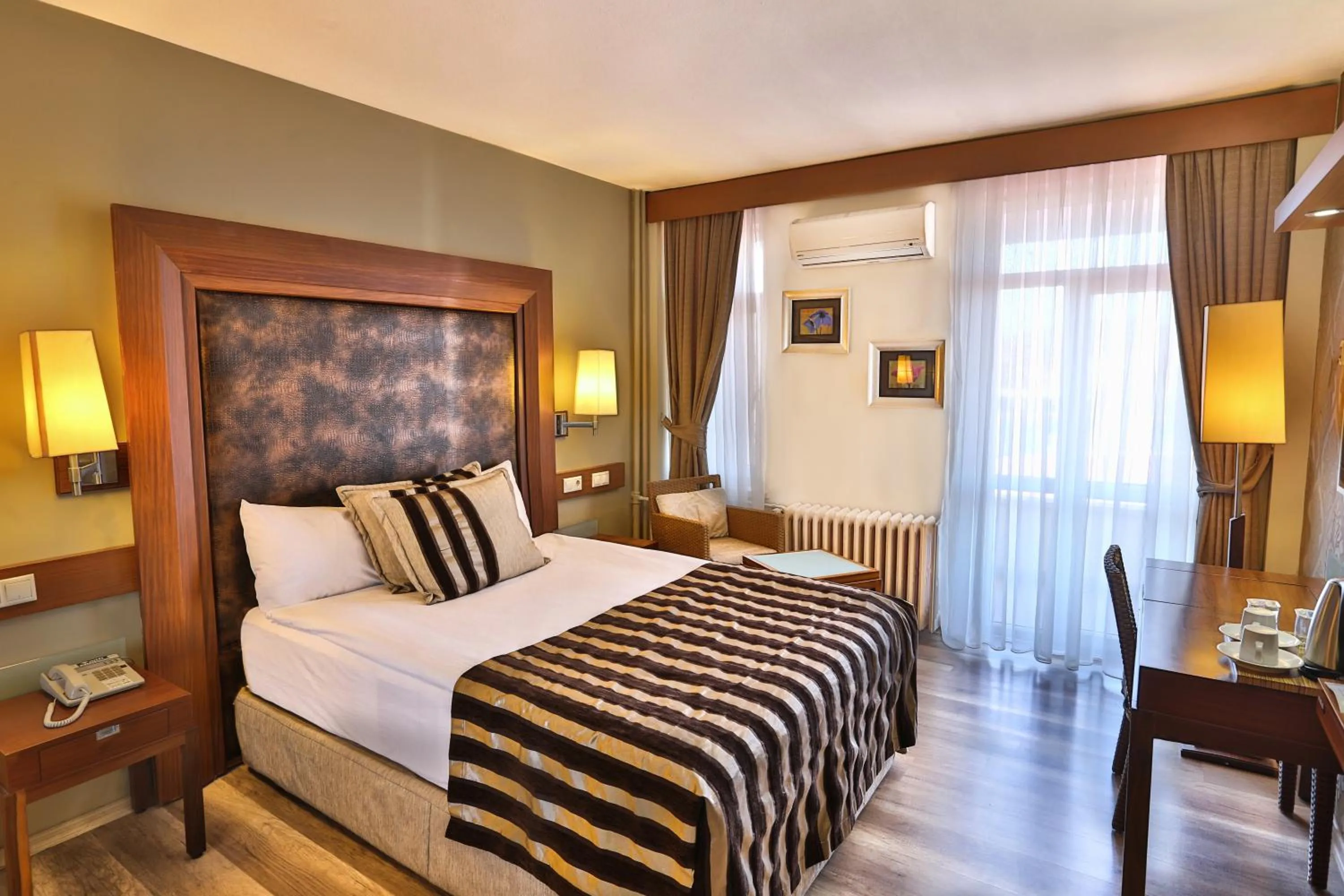 Bedroom, Bed in Grand Terme Hotel