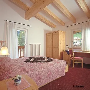 Shower, Bed in Hotel Vigo