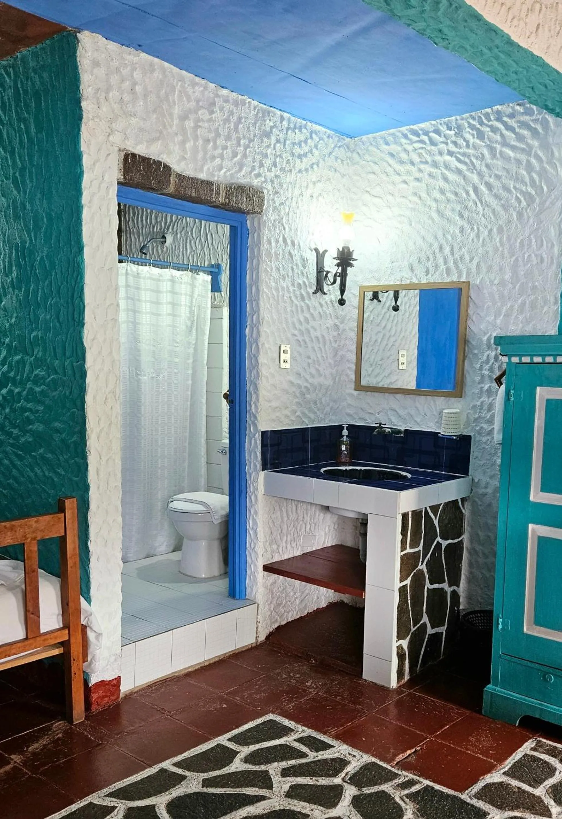 Toilet in Eco Hotel Uxlabil Atitlan