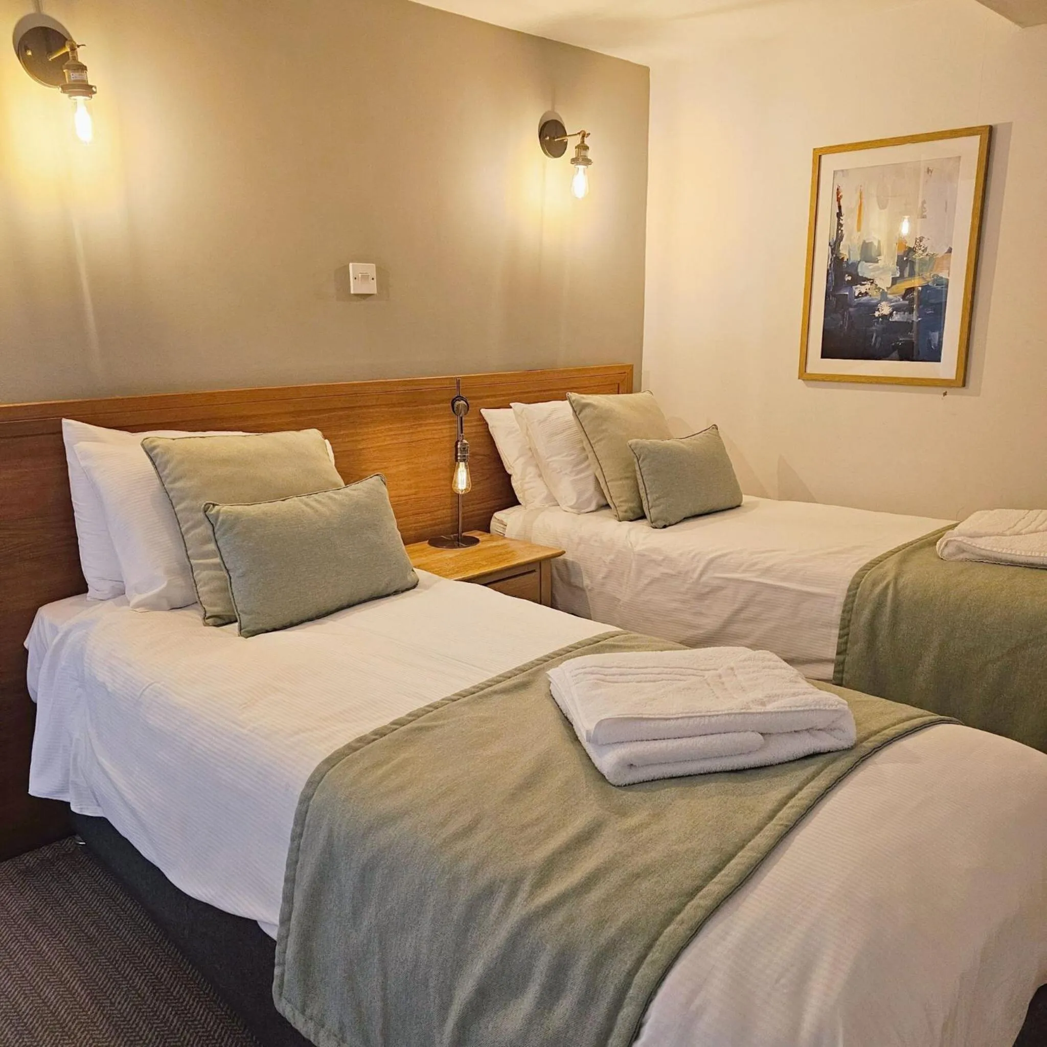 Bedroom, Bed in Lakeview Manor