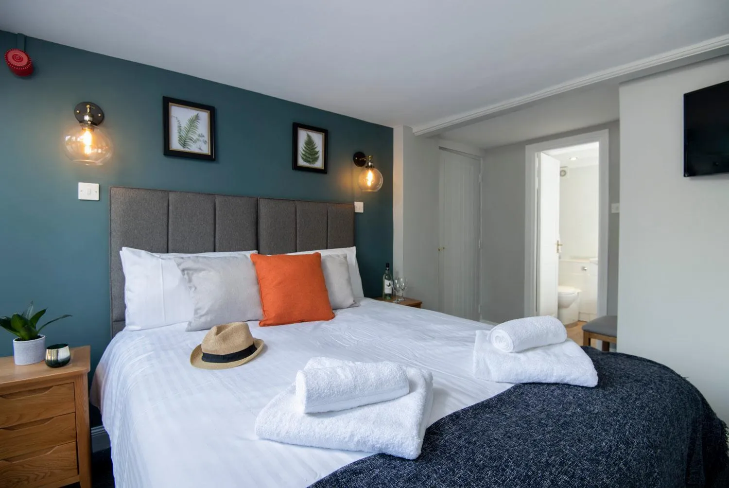 Bed in Lakeview Manor