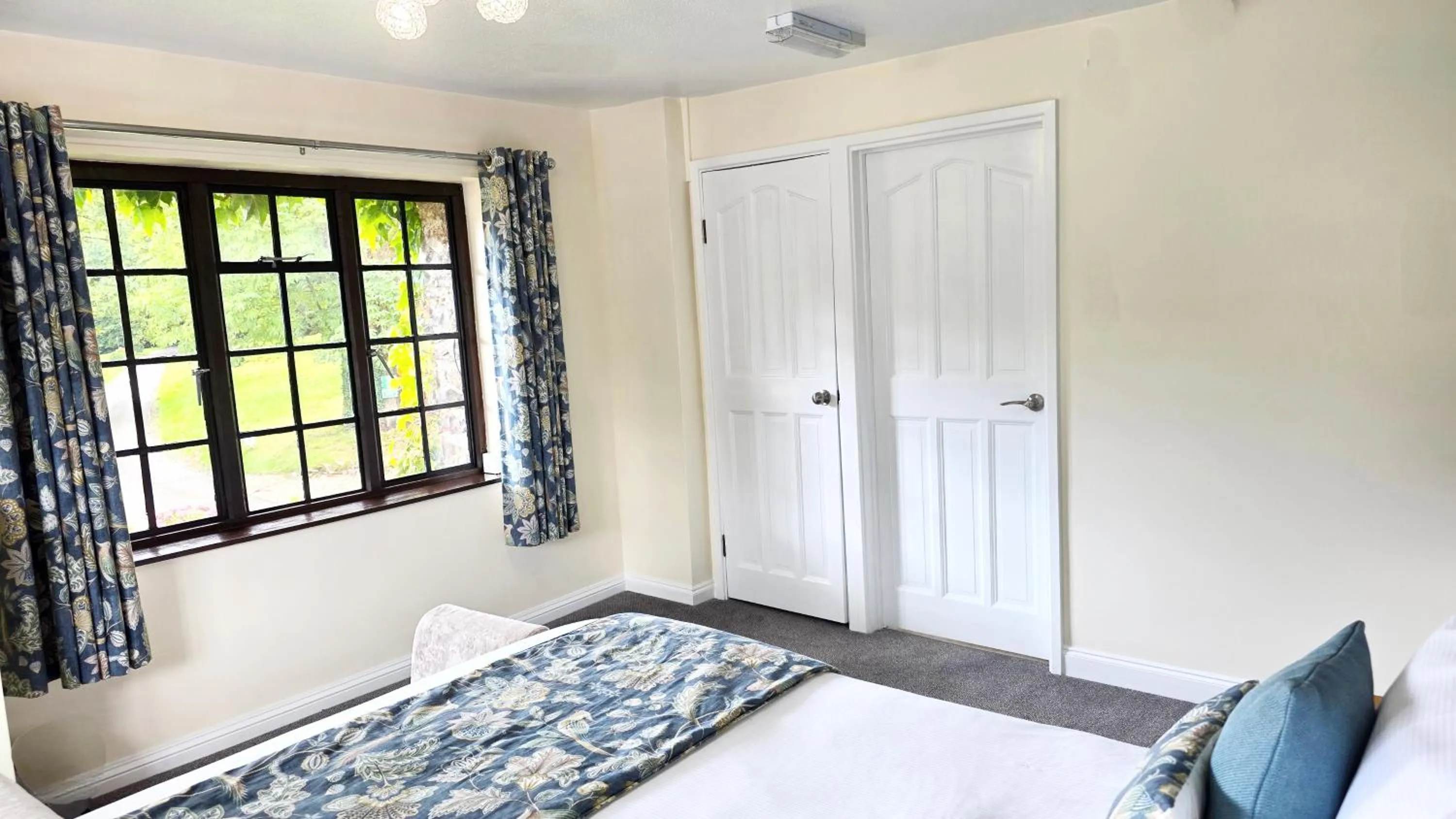 Bed in Lakeview Manor