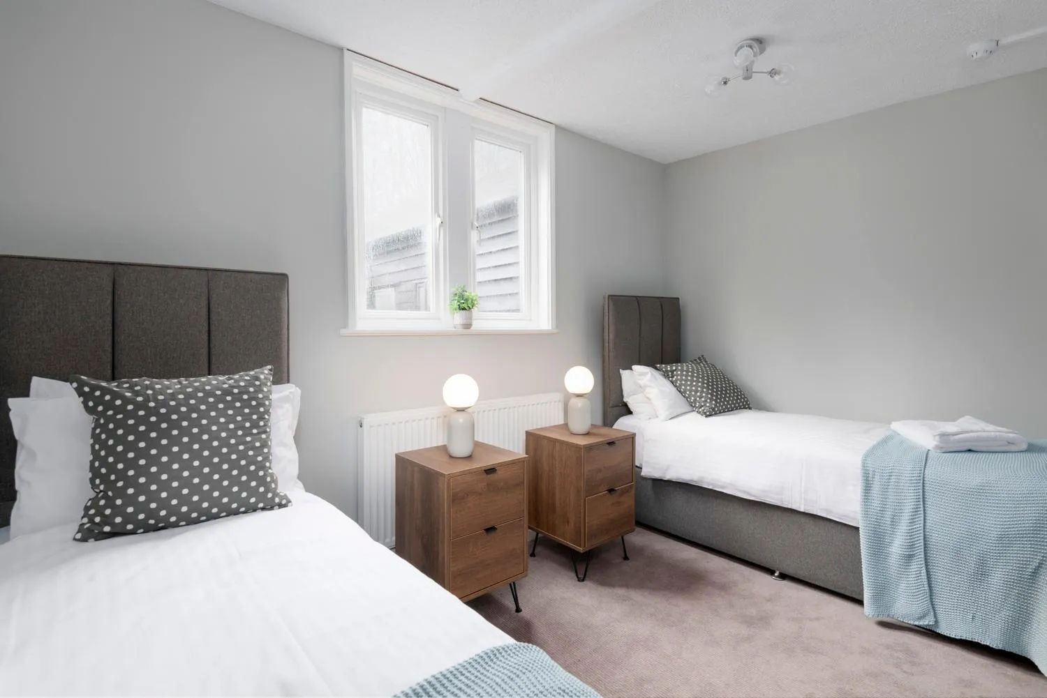 Bedroom, Bed in Lakeview Manor