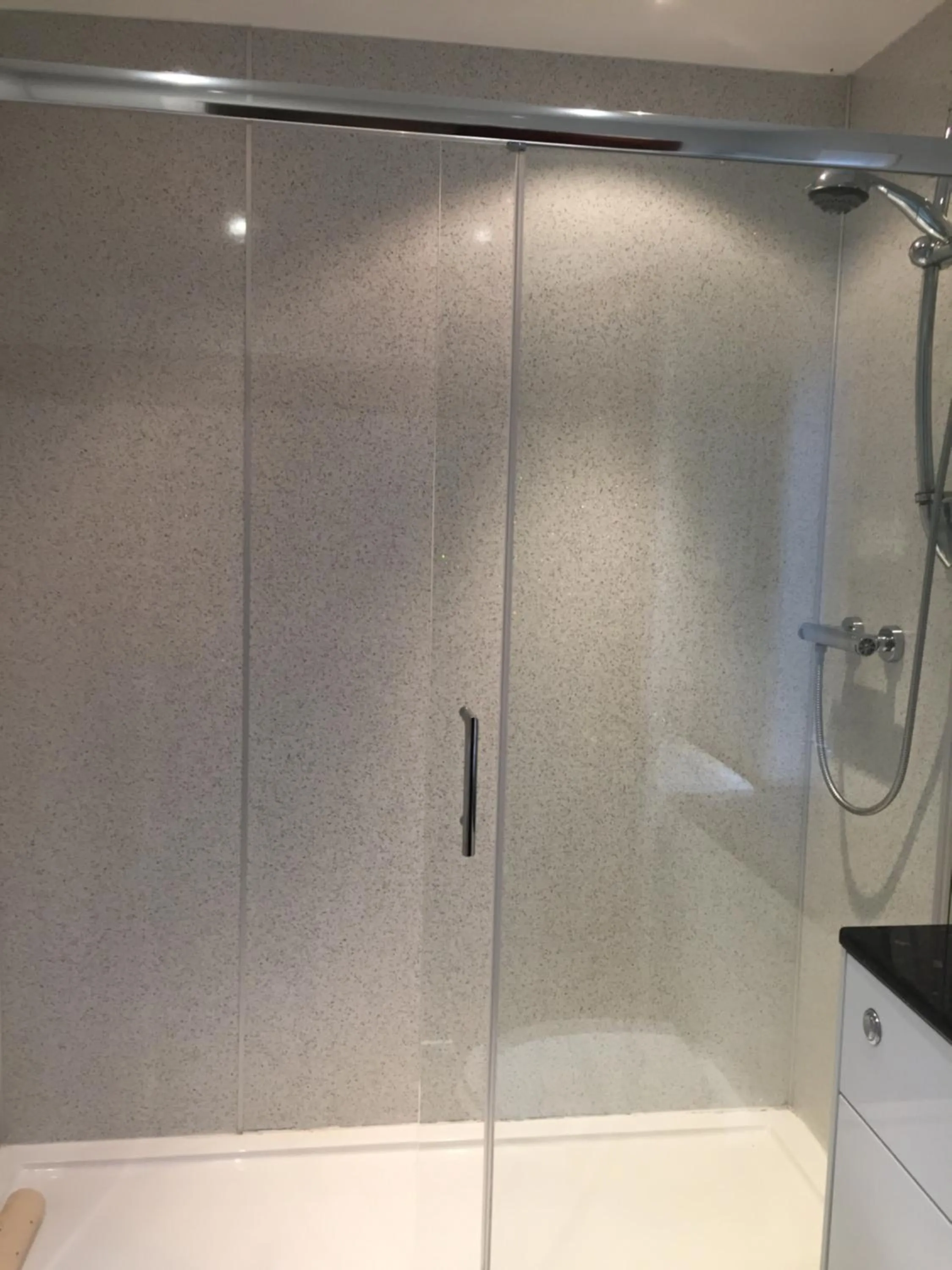 Shower in Lakeview Manor