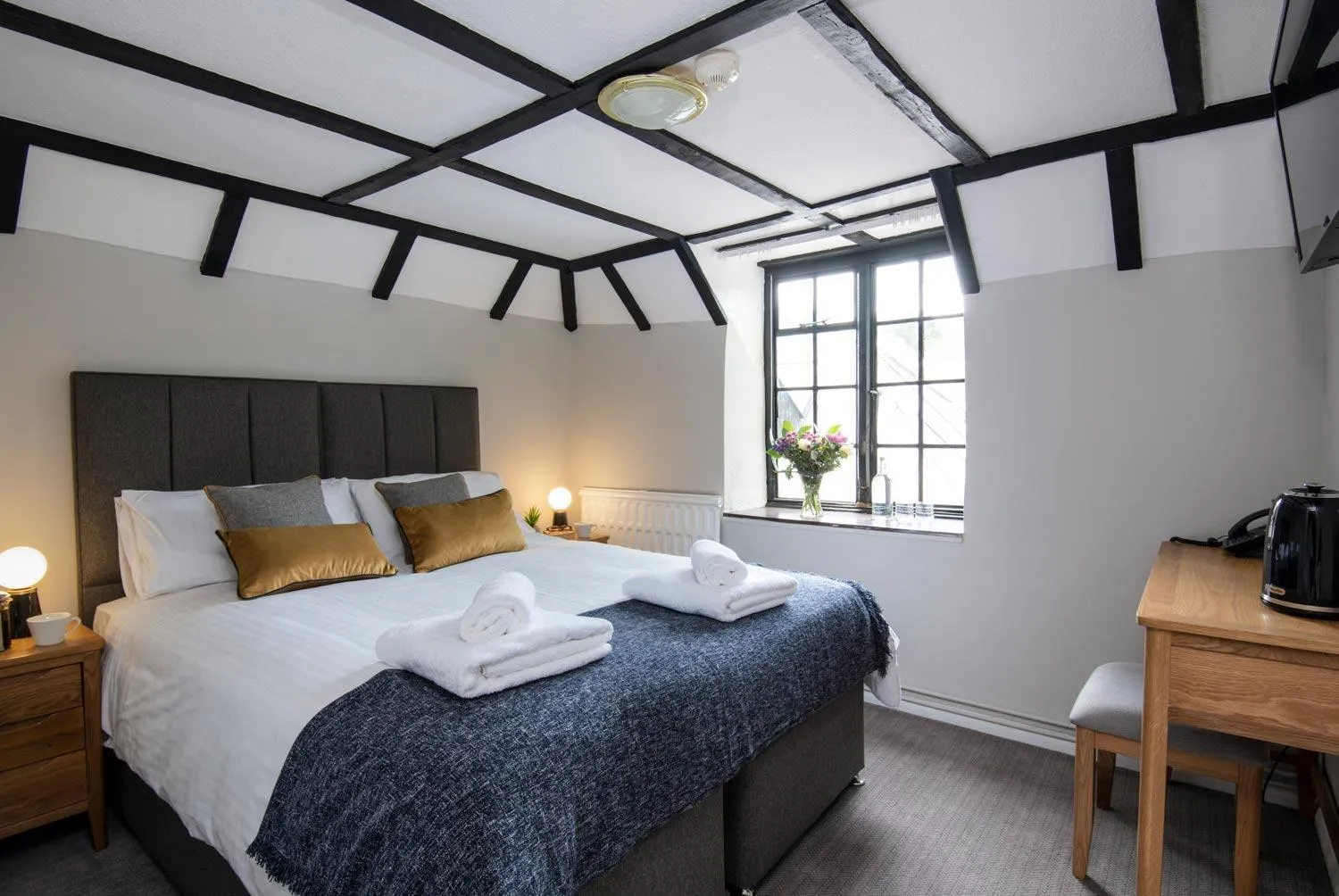 Bed in Lakeview Manor