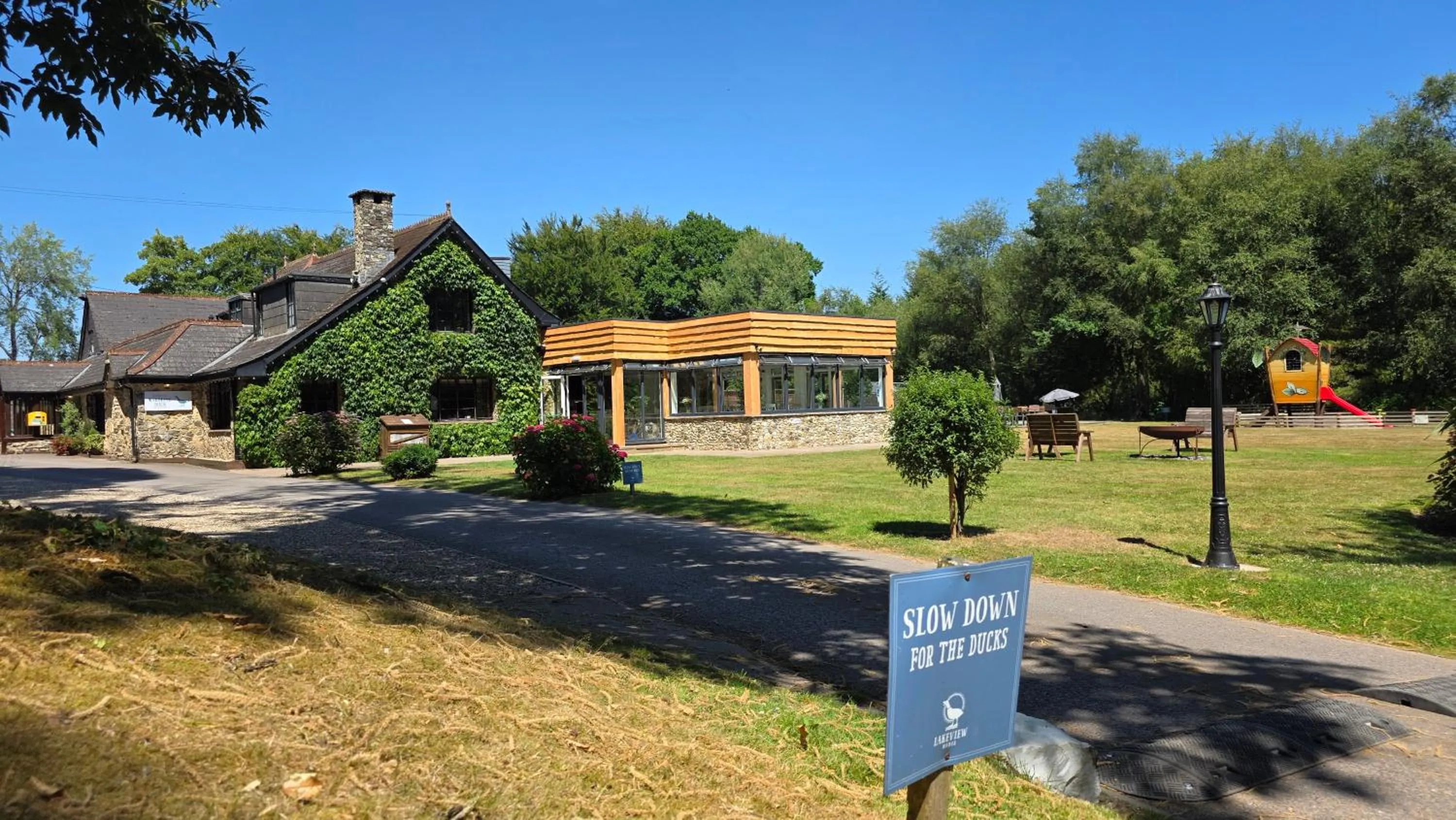 Property building in Lakeview Manor