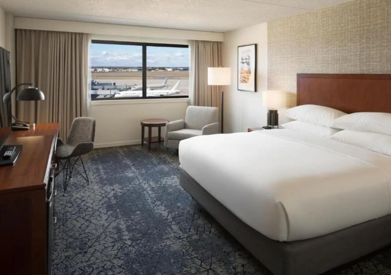 Bed in Sheraton Hartford Hotel at Bradley Airport