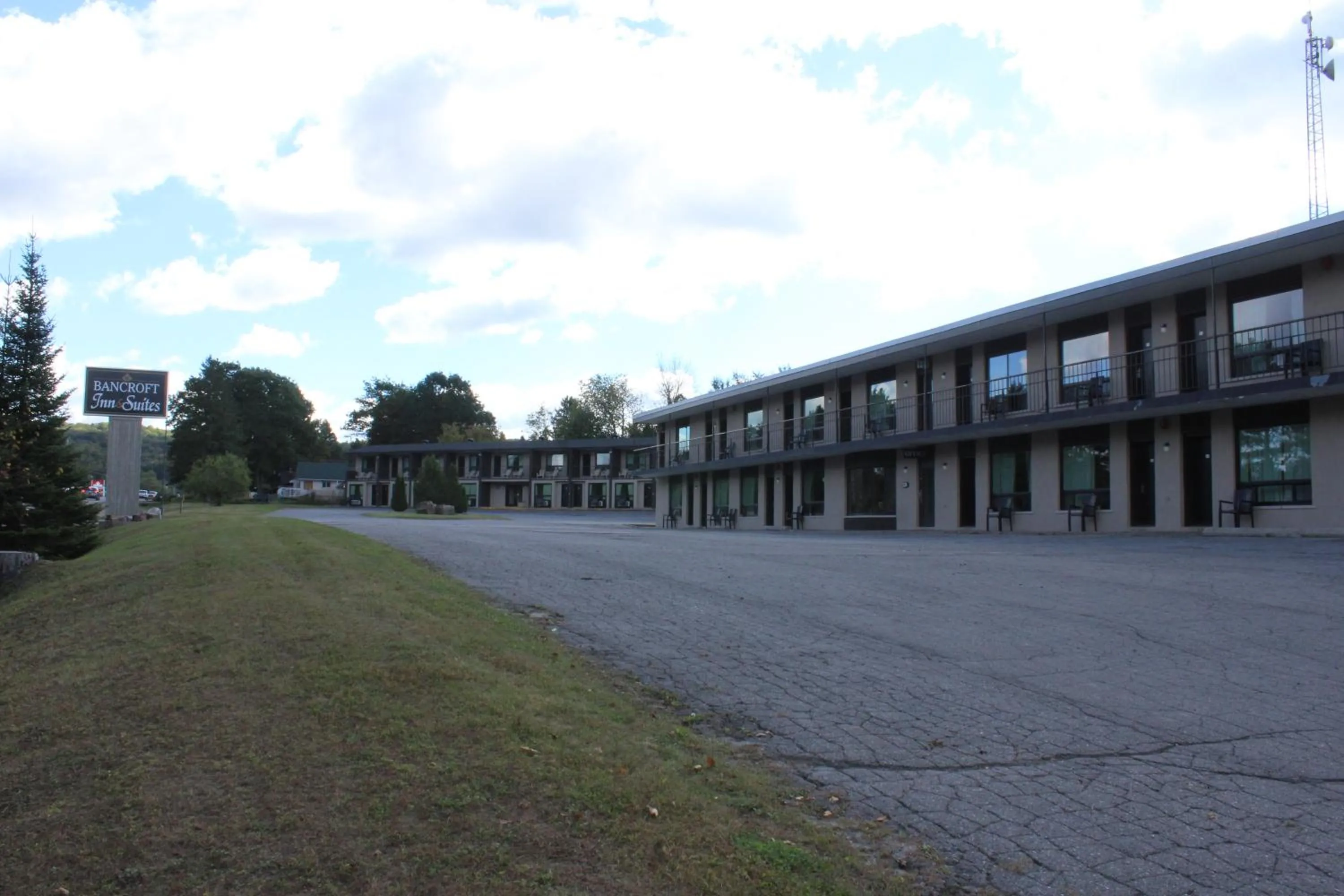 Property building in Bancroft Inn & Suites