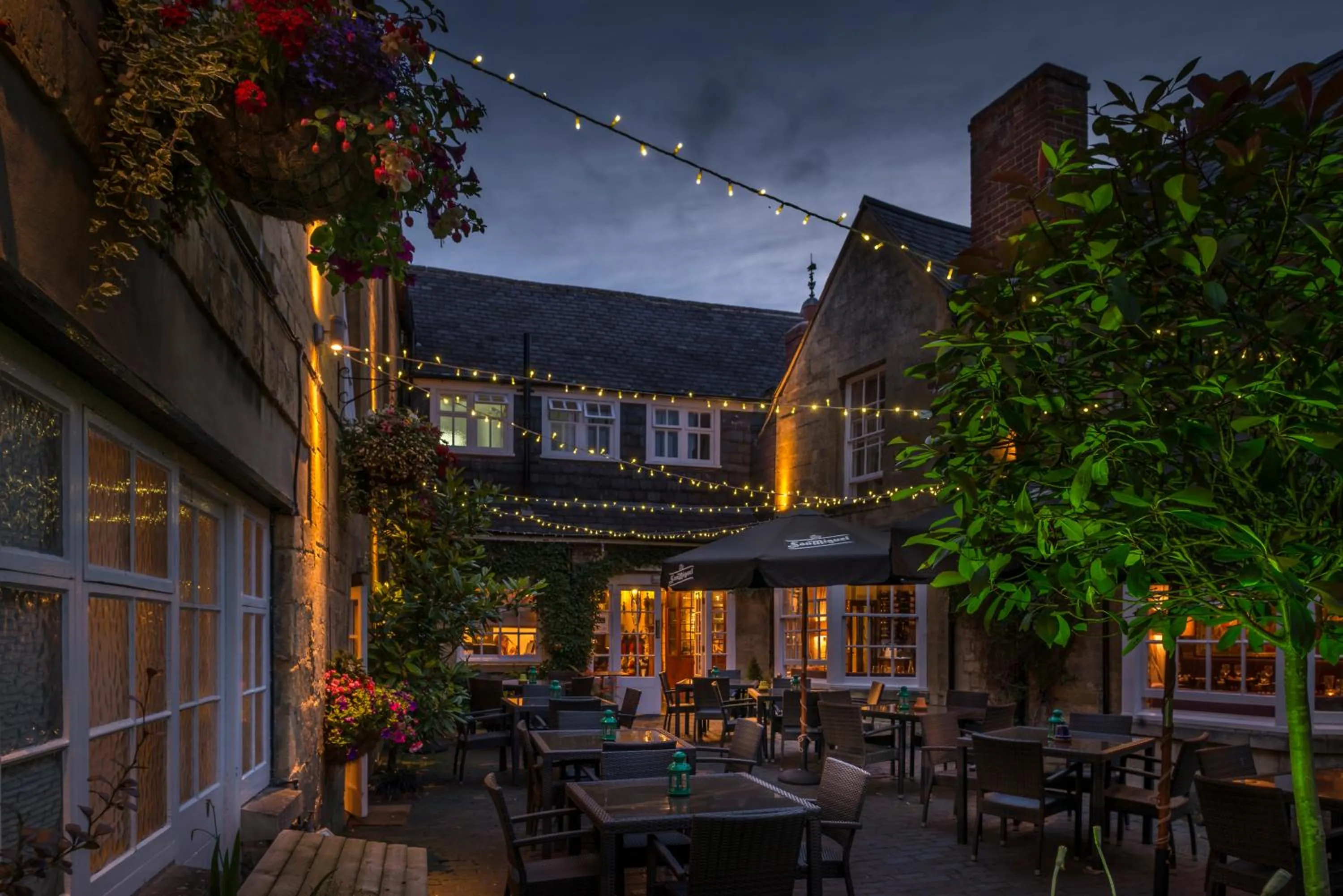 Property building in The White Hart Royal, Moreton-in-Marsh, Cotswolds - The Coaching Inn Group