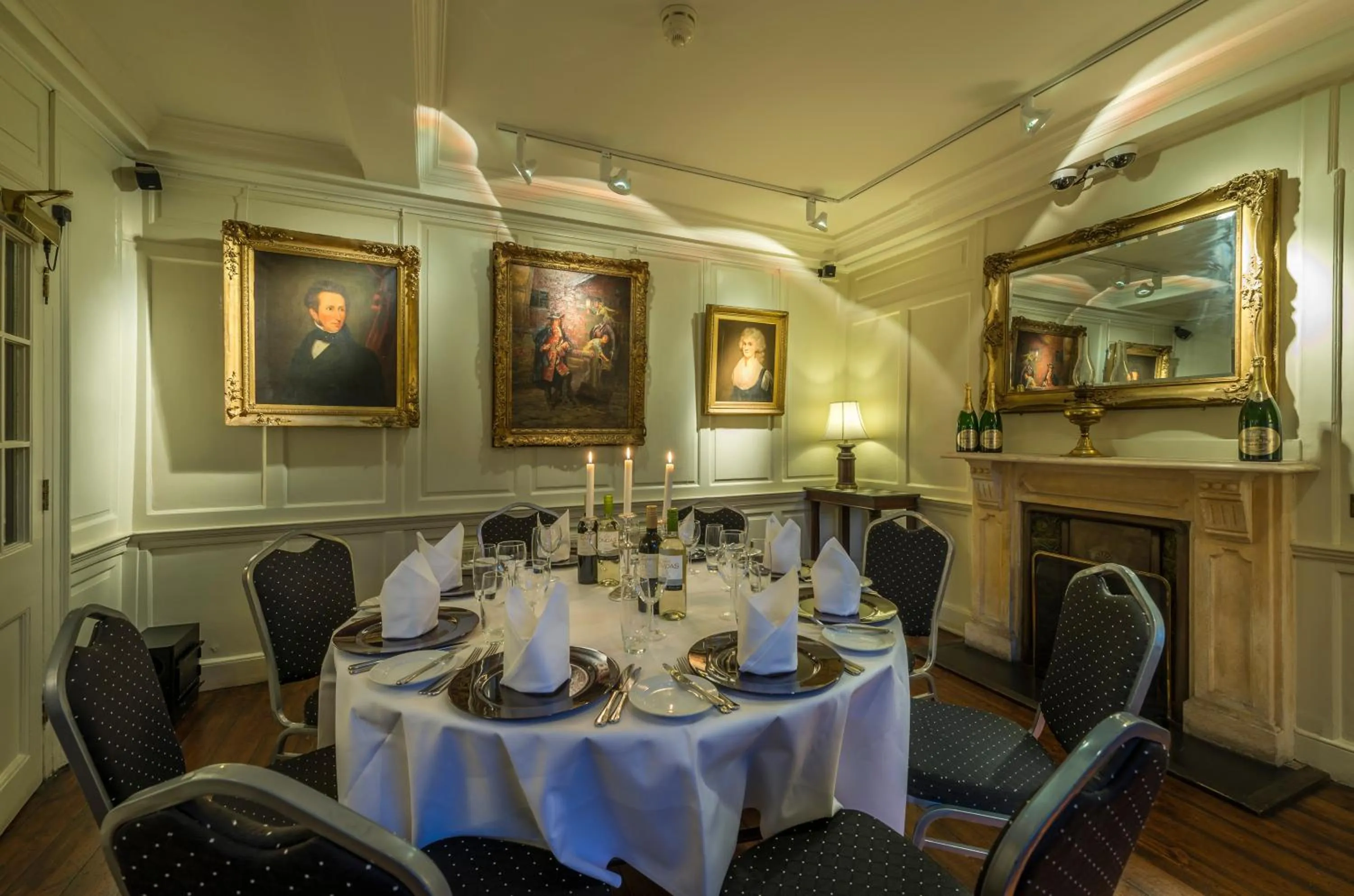 Dining area in The White Hart Royal, Moreton-in-Marsh, Cotswolds - The Coaching Inn Group
