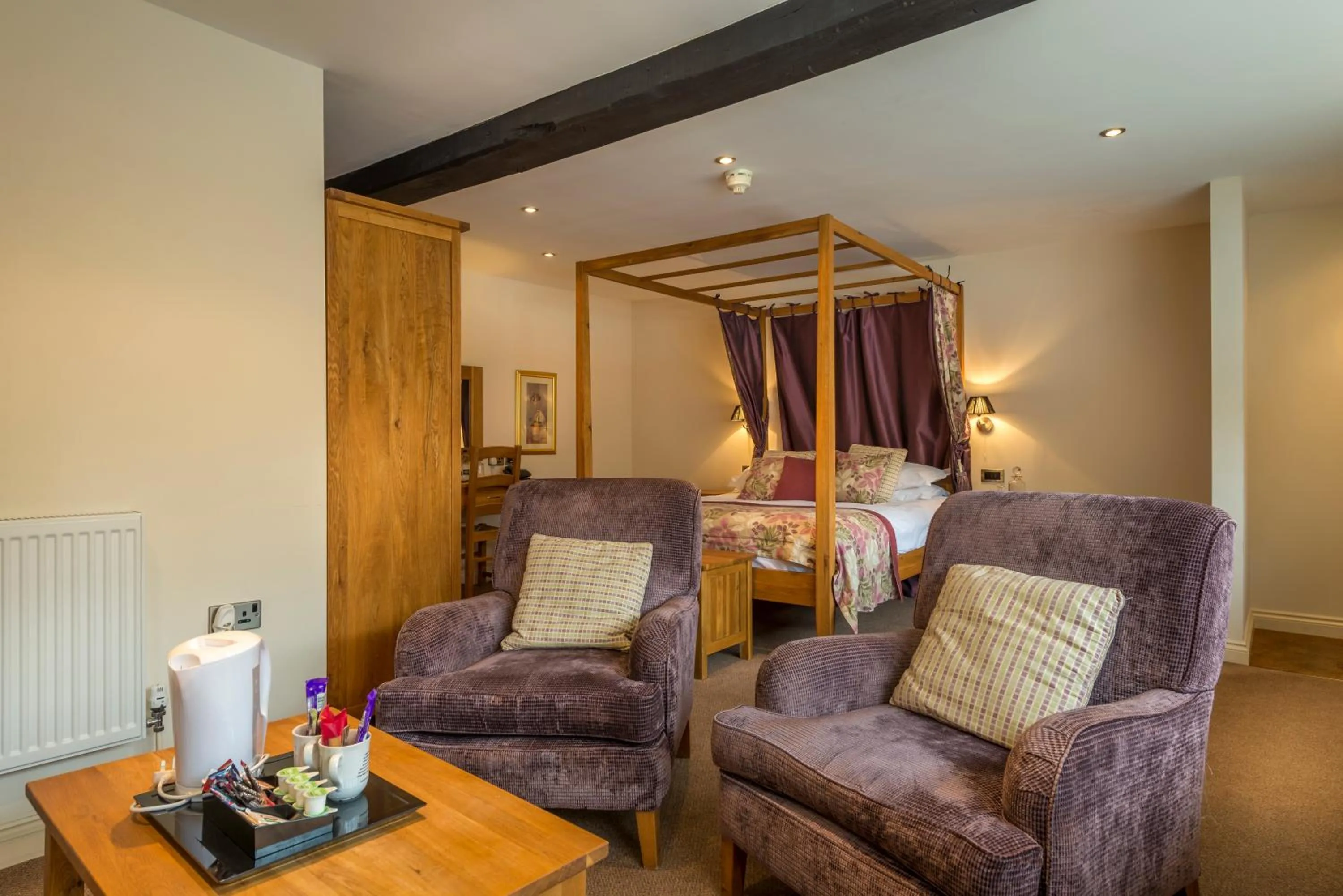 Coffee/tea facilities in The White Hart Royal, Moreton-in-Marsh, Cotswolds - The Coaching Inn Group