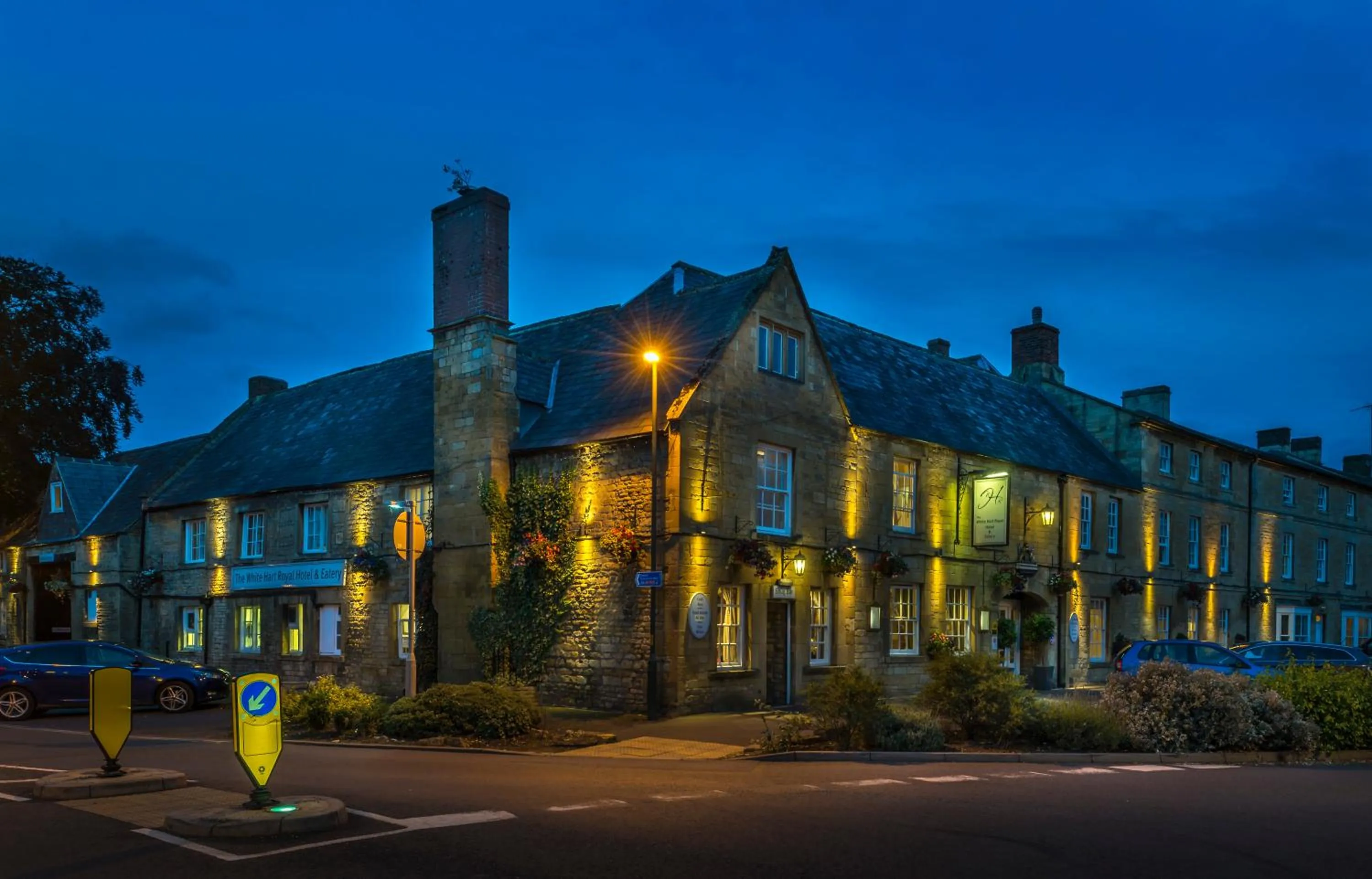 Facade/entrance in The White Hart Royal, Moreton-in-Marsh, Cotswolds - The Coaching Inn Group