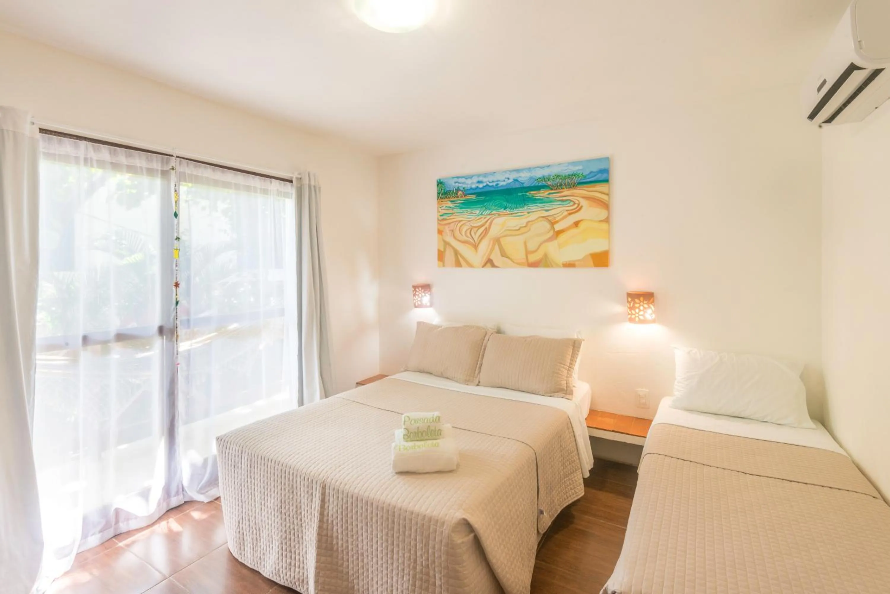 Photo of the whole room, Bed in Pousada Borboleta