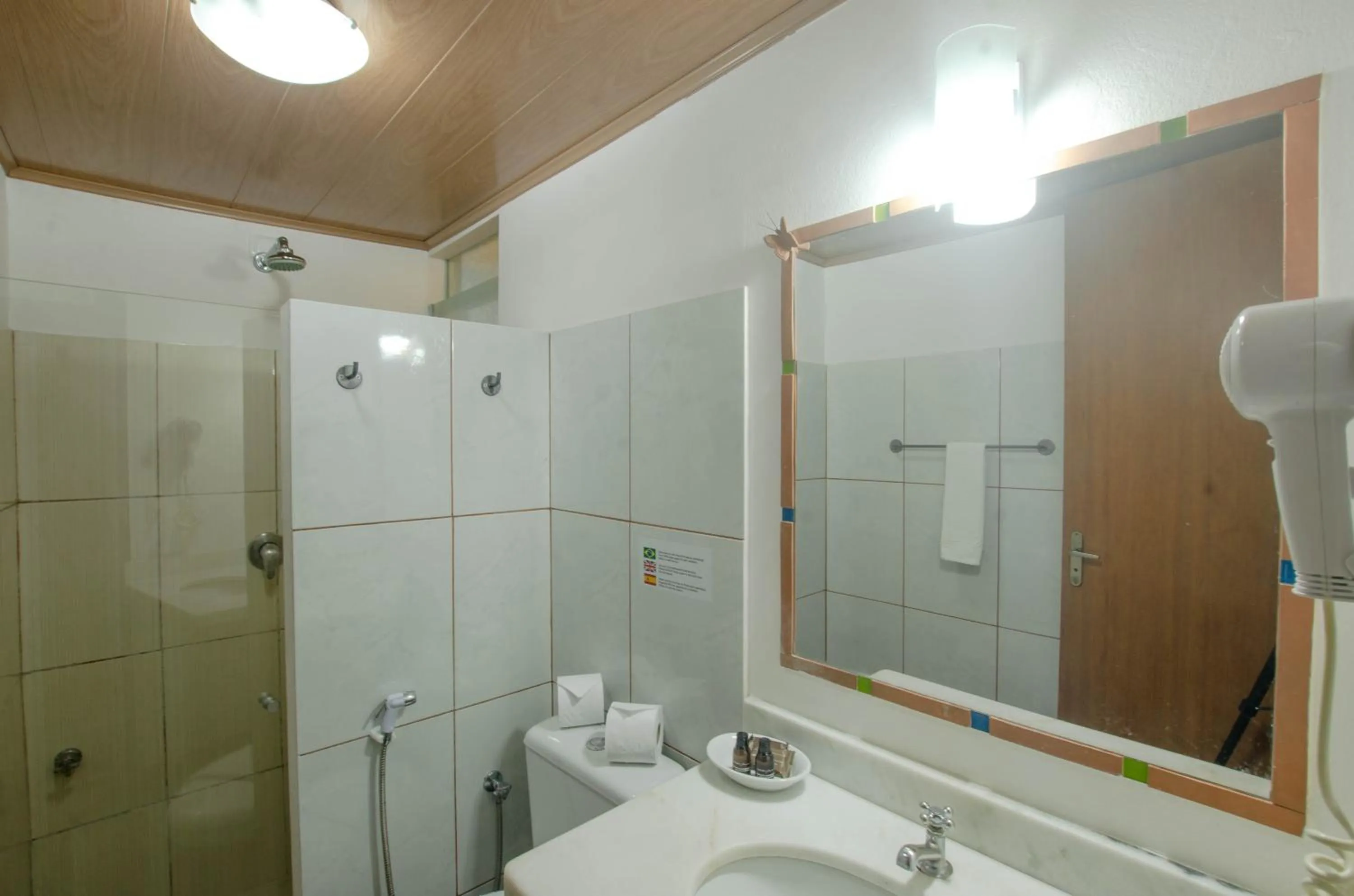 Bathroom in Pousada Borboleta