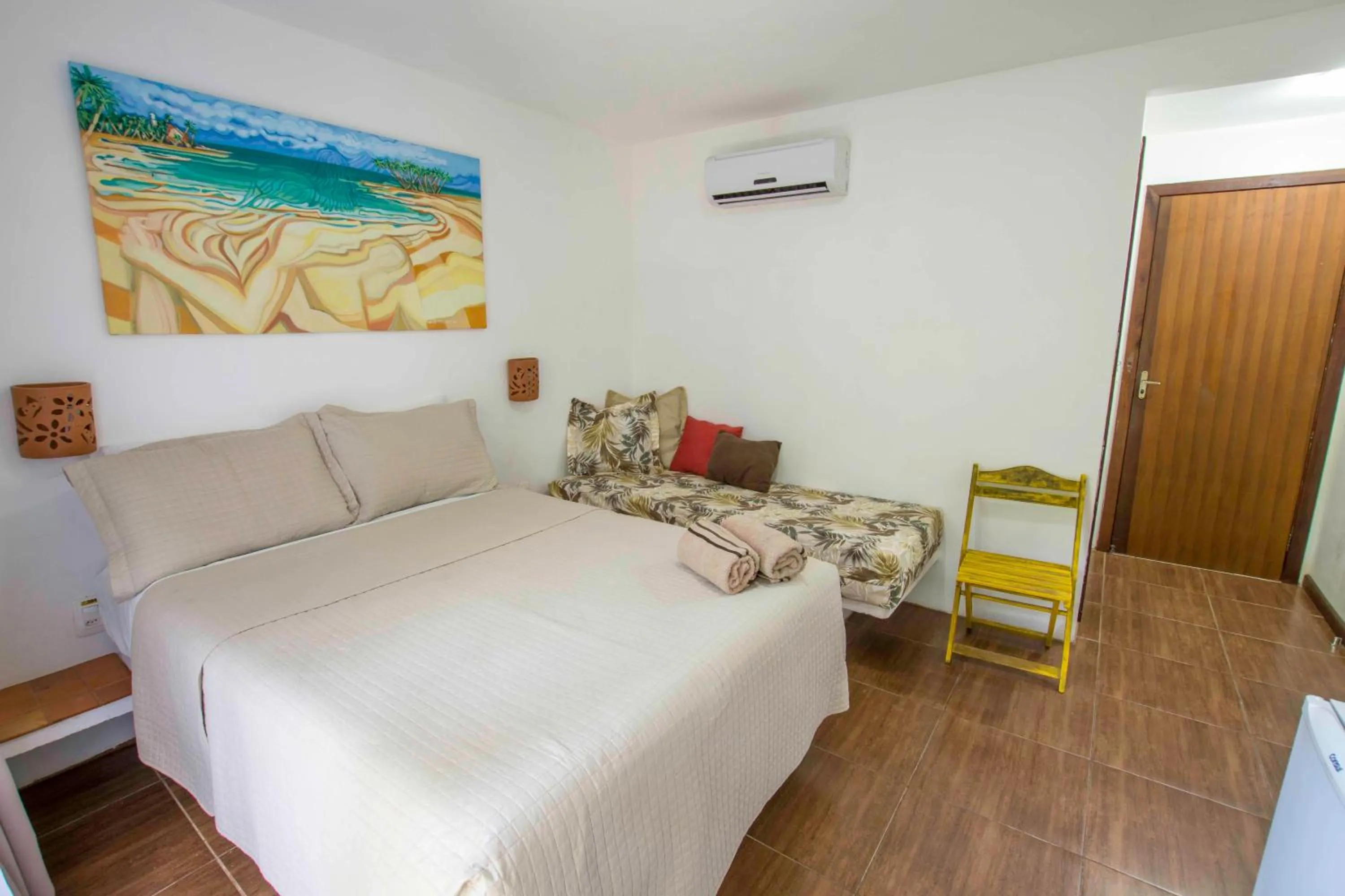 Photo of the whole room, Bed in Pousada Borboleta