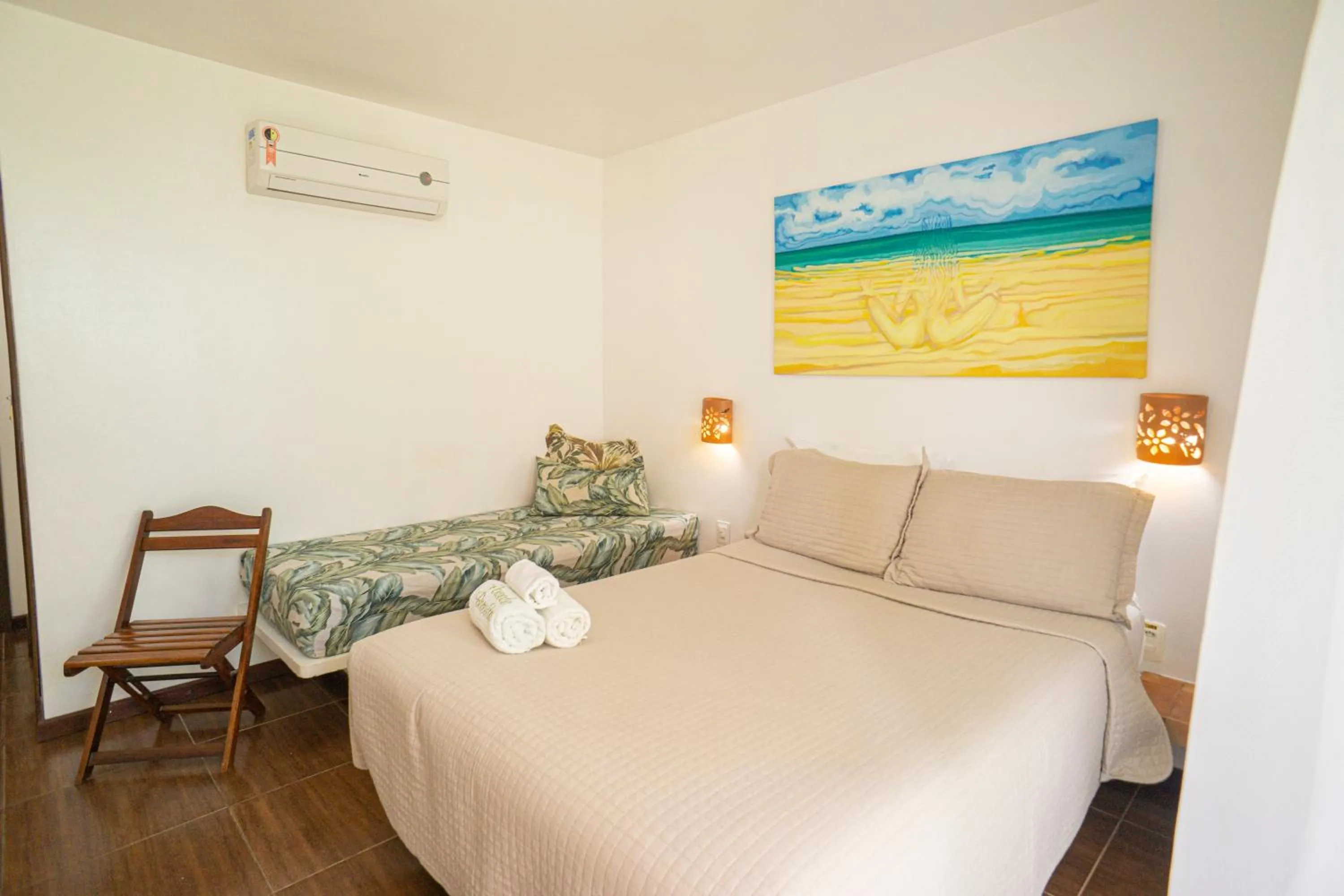 Photo of the whole room, Bed in Pousada Borboleta