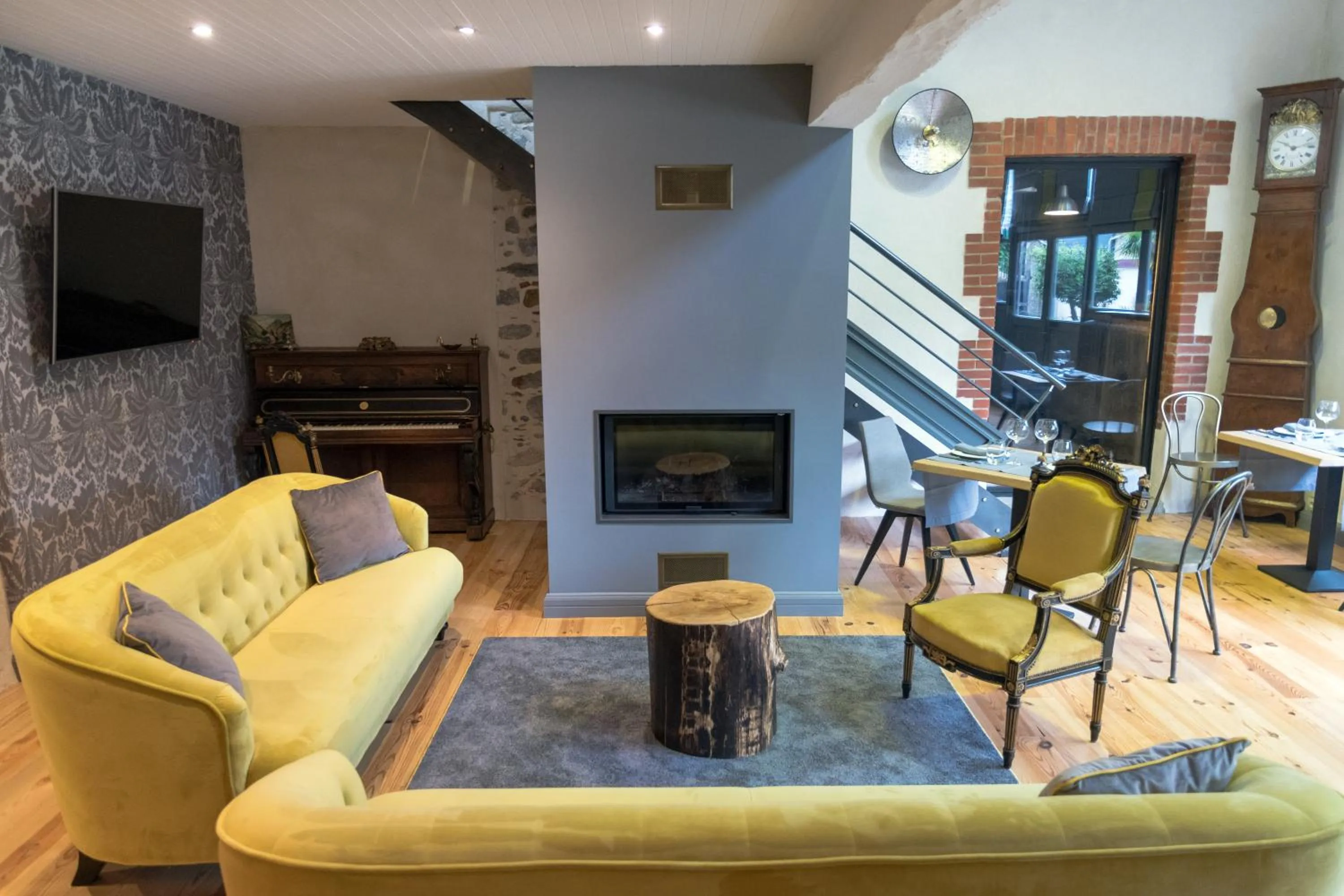 Communal lounge/ TV room in Le Relais