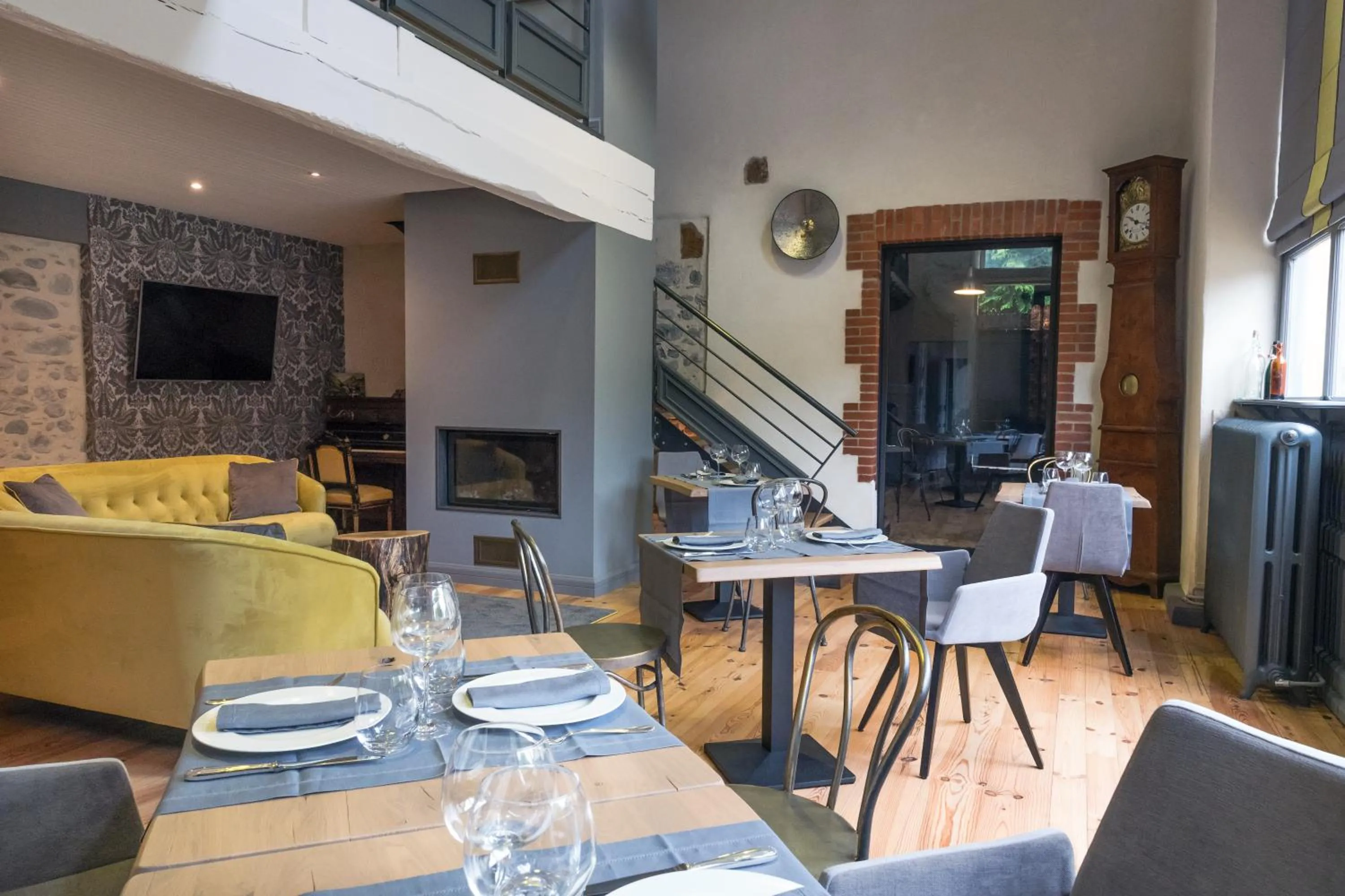 Communal lounge/ TV room in Le Relais