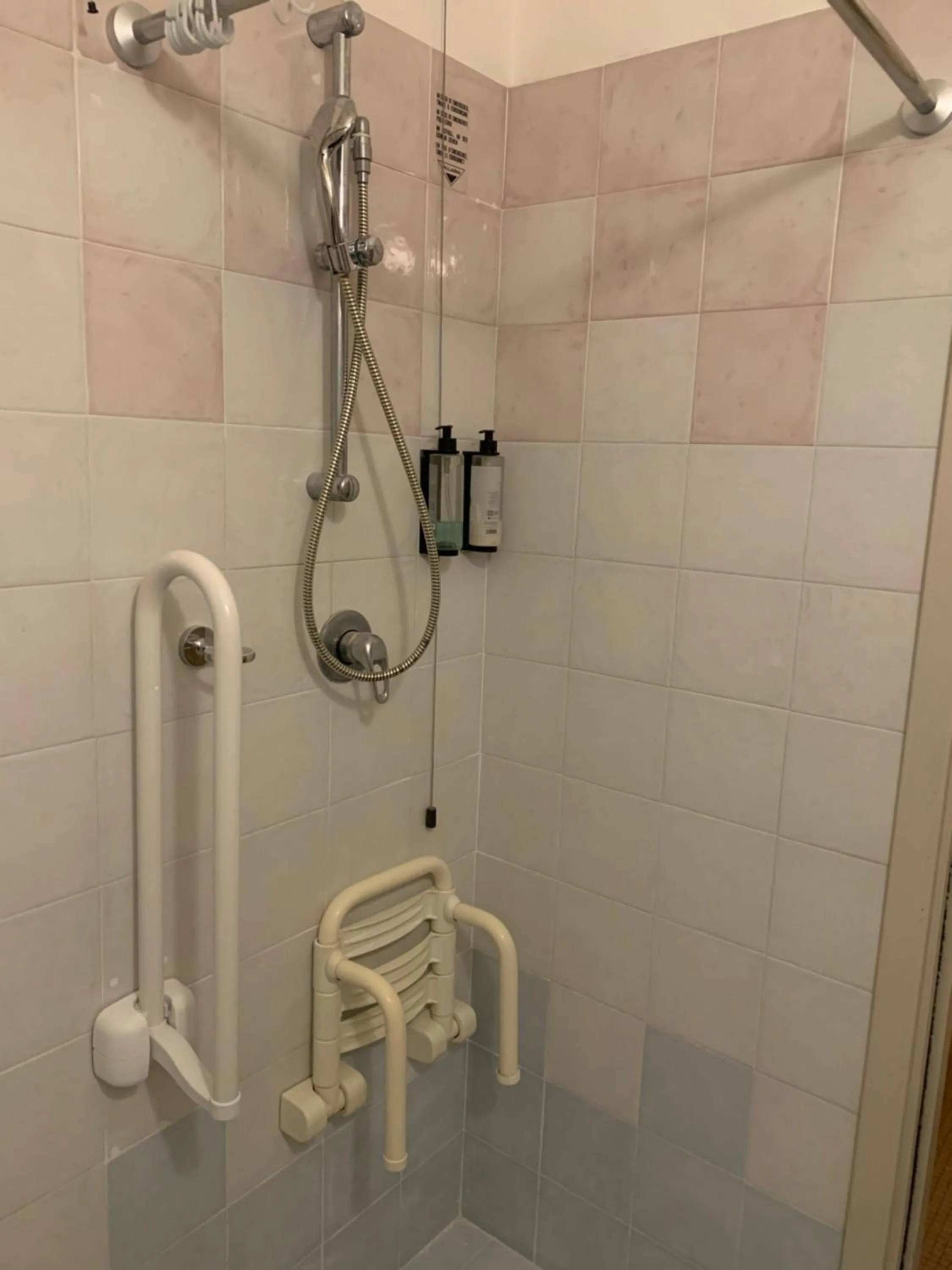 Shower in Hotel Massimo