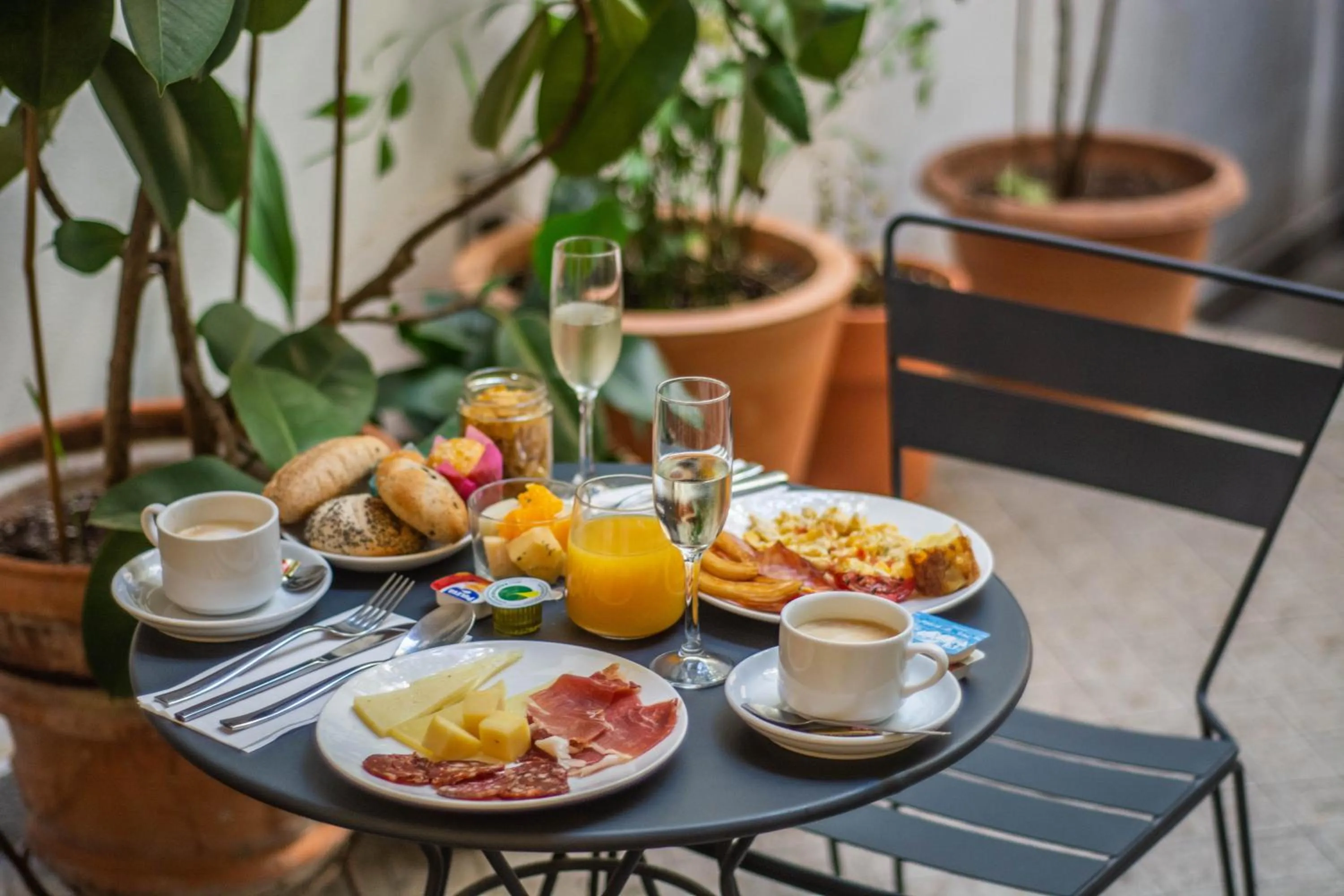 Breakfast in Apartamentos Boutique Vida