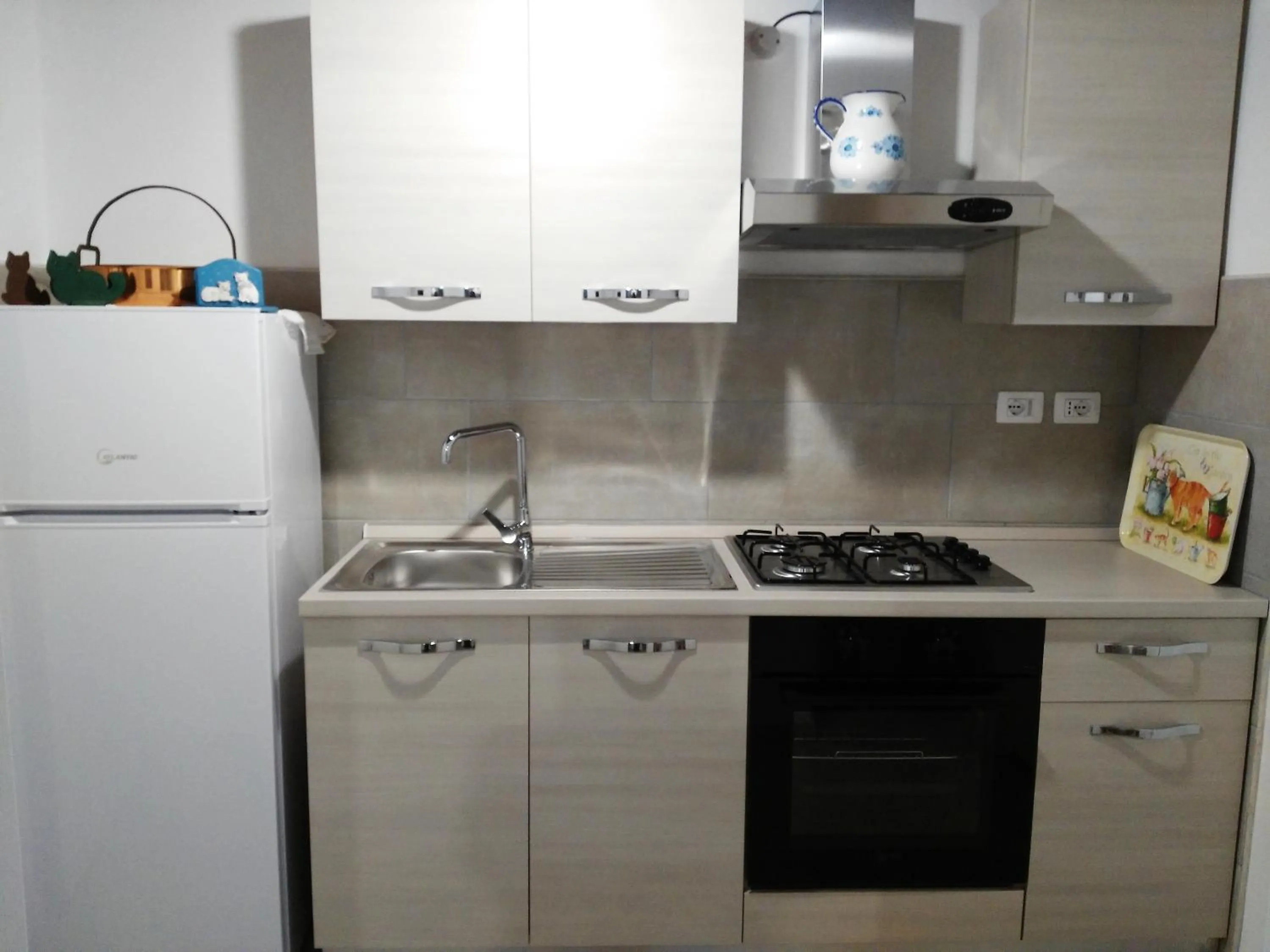 Kitchen or kitchenette in B&B Glamping Semaforo Capo Sperone