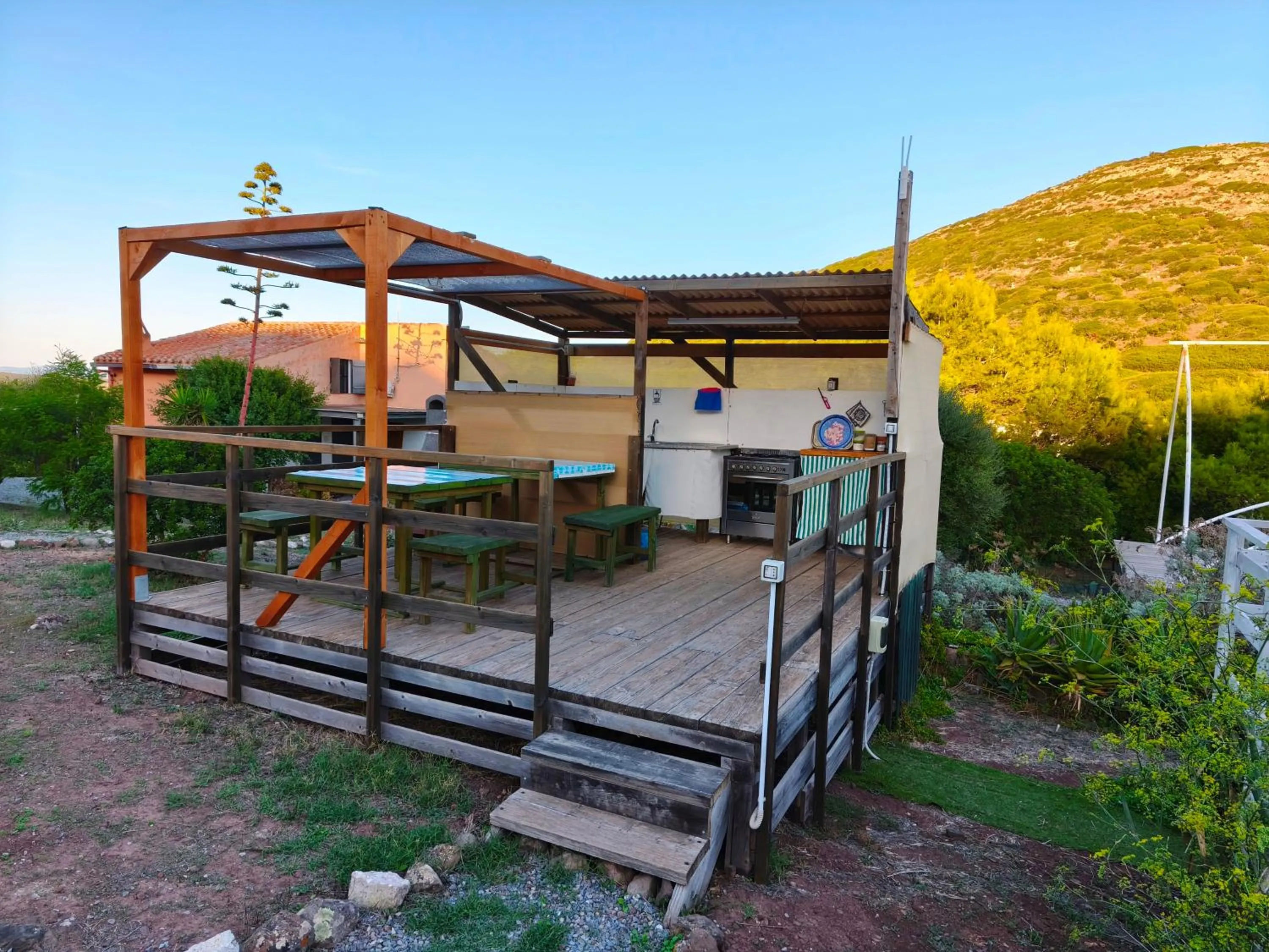 Kitchen or kitchenette in B&B Glamping Semaforo Capo Sperone