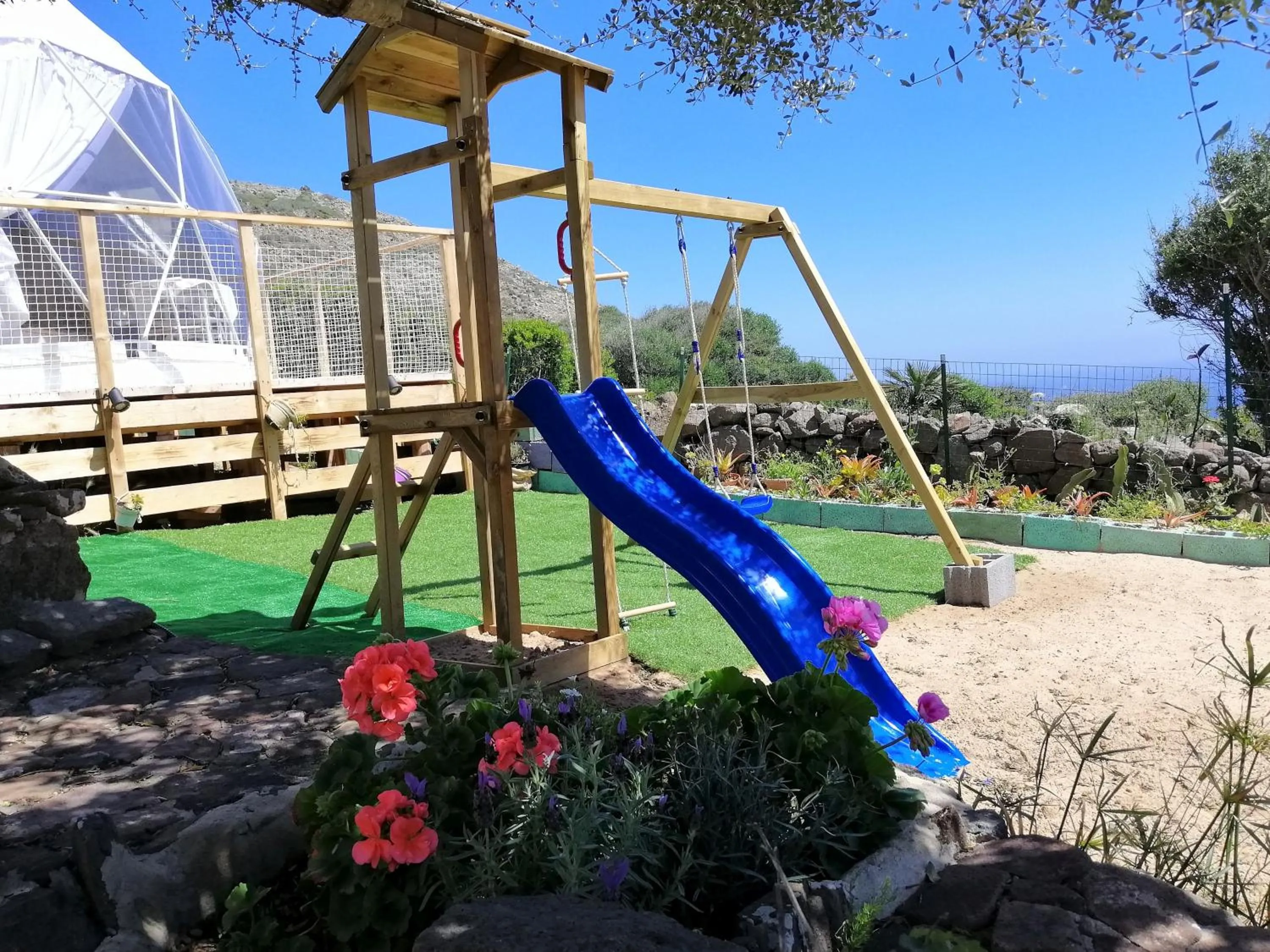 Children play ground in B&B Glamping Semaforo Capo Sperone