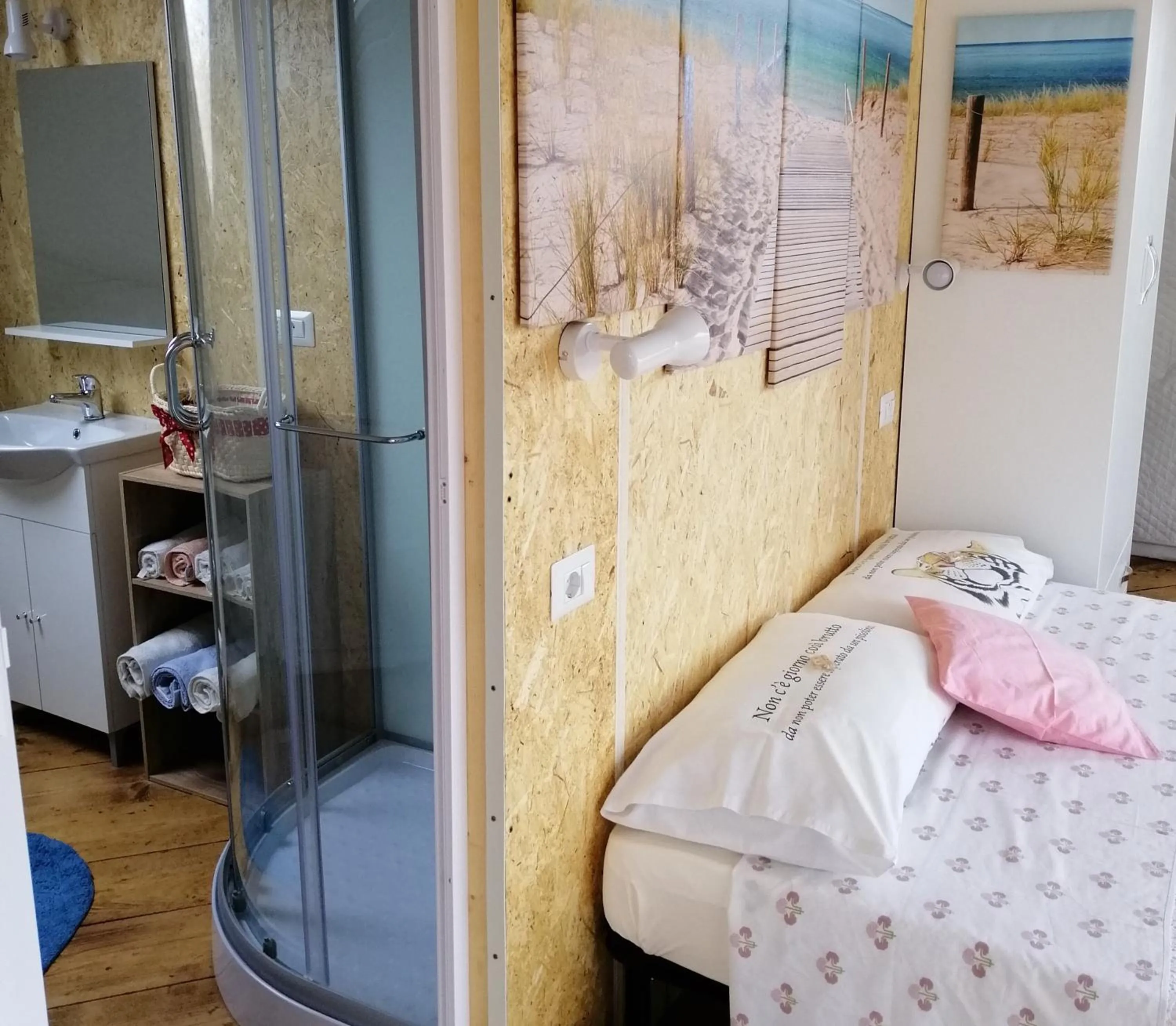 Bathroom, Bed in B&B Glamping Semaforo Capo Sperone