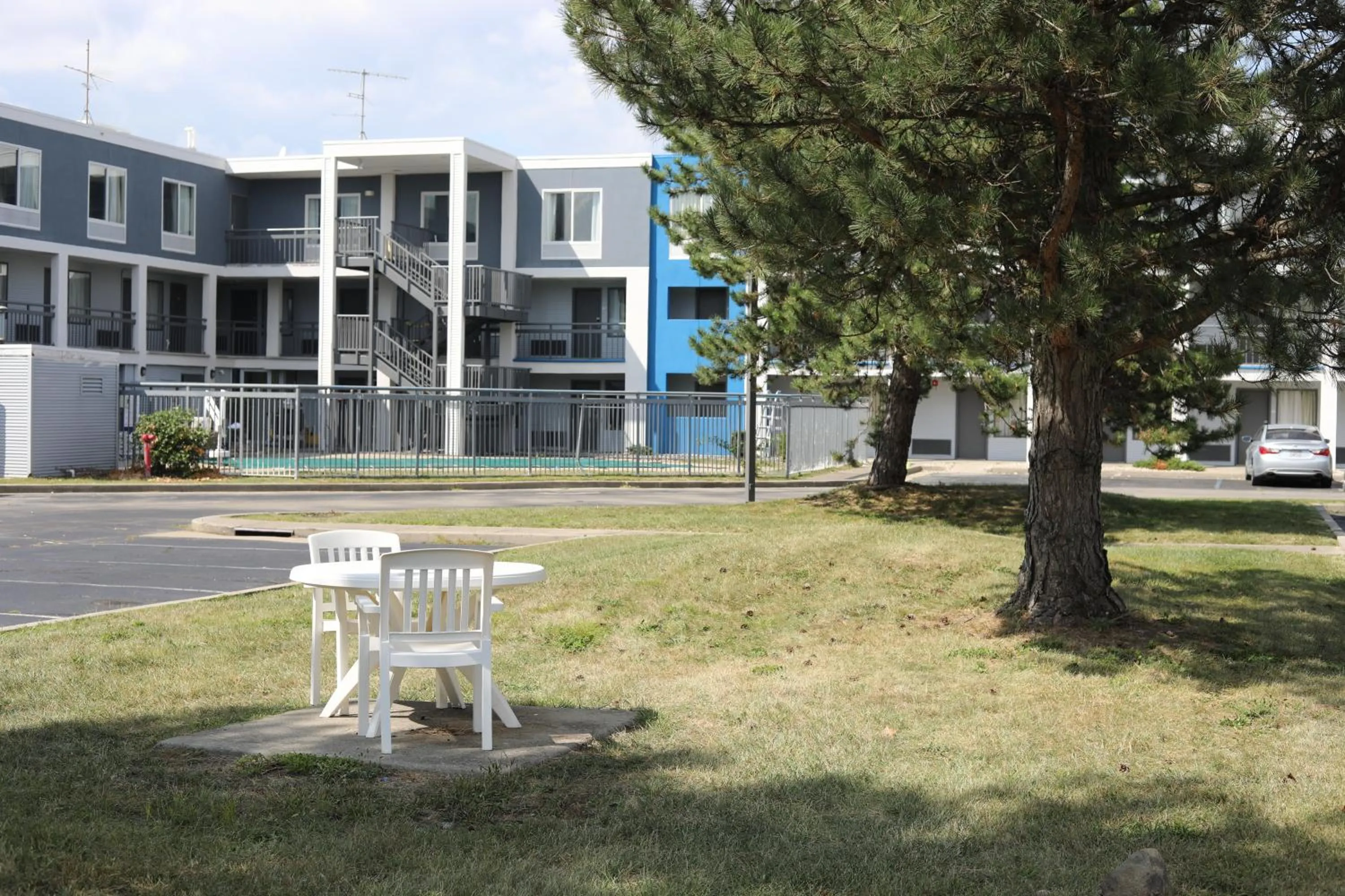 Property building in BlissPoint Inn Northwest Indianapolis