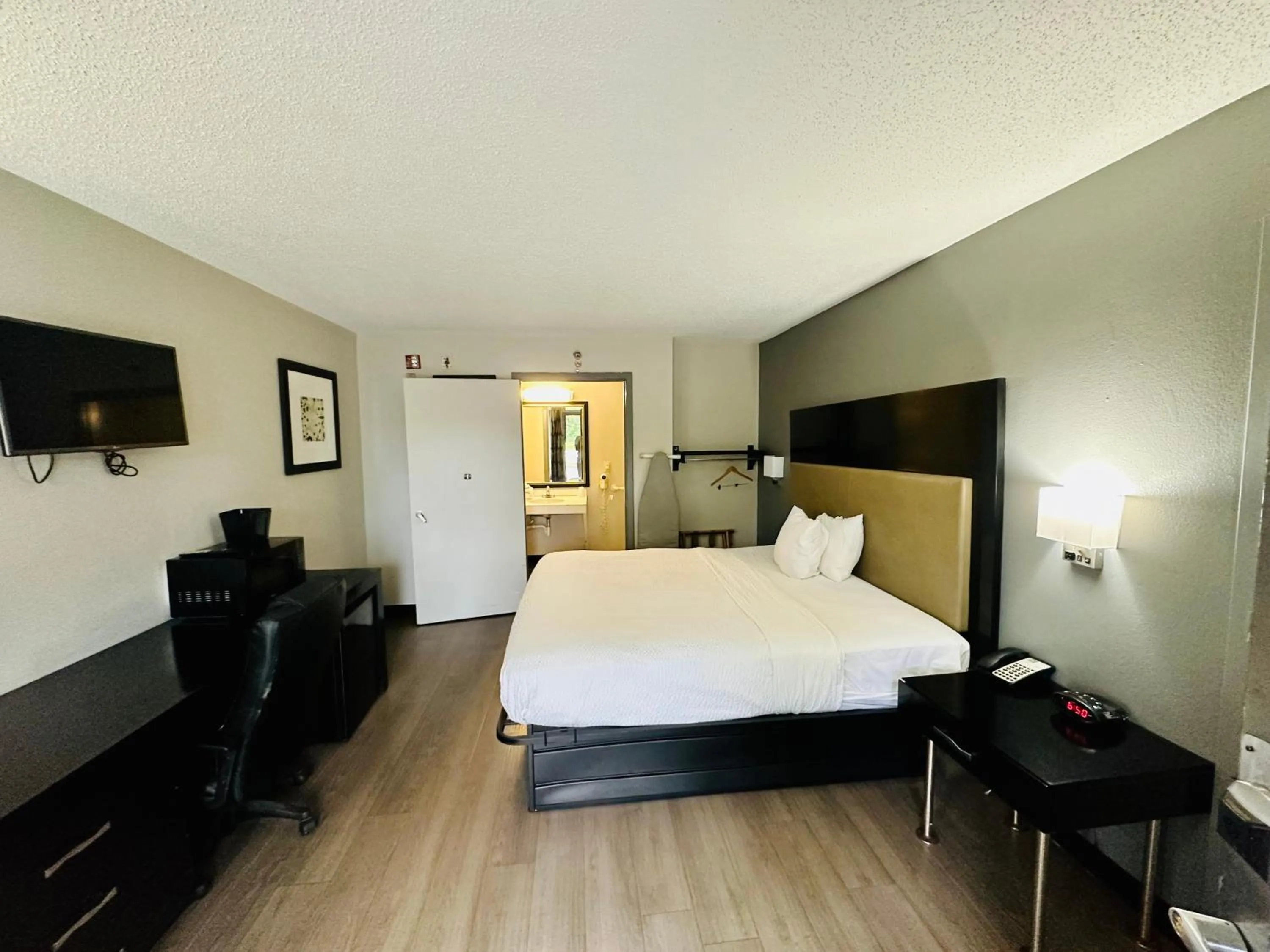 Bed in BlissPoint Inn Northwest Indianapolis