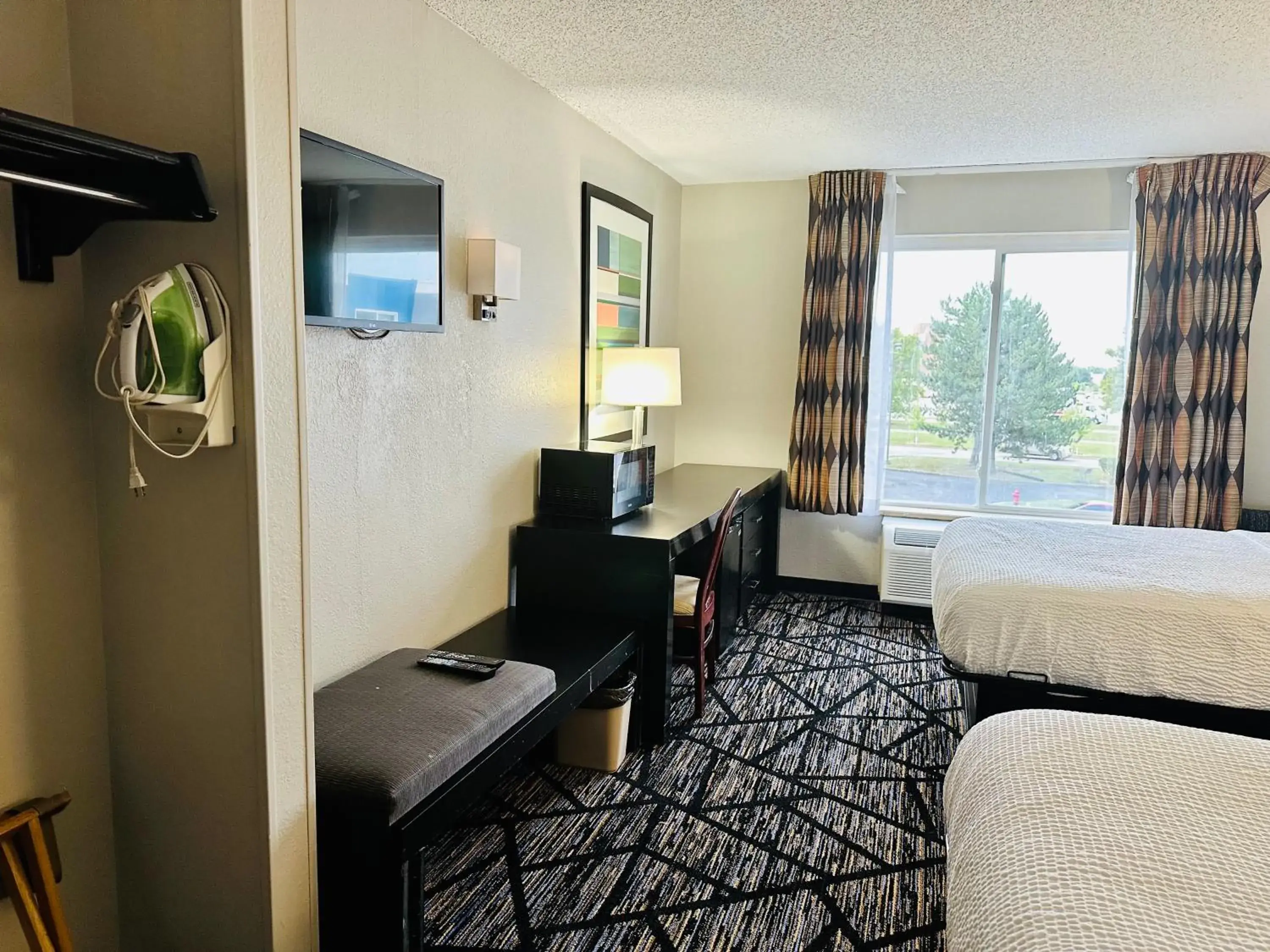 Deluxe Double Room - single occupancy in BlissPoint Inn Northwest Indianapolis Deluxe Double Room - single occupancy in BlissPoint Inn Northwest Indianapolis