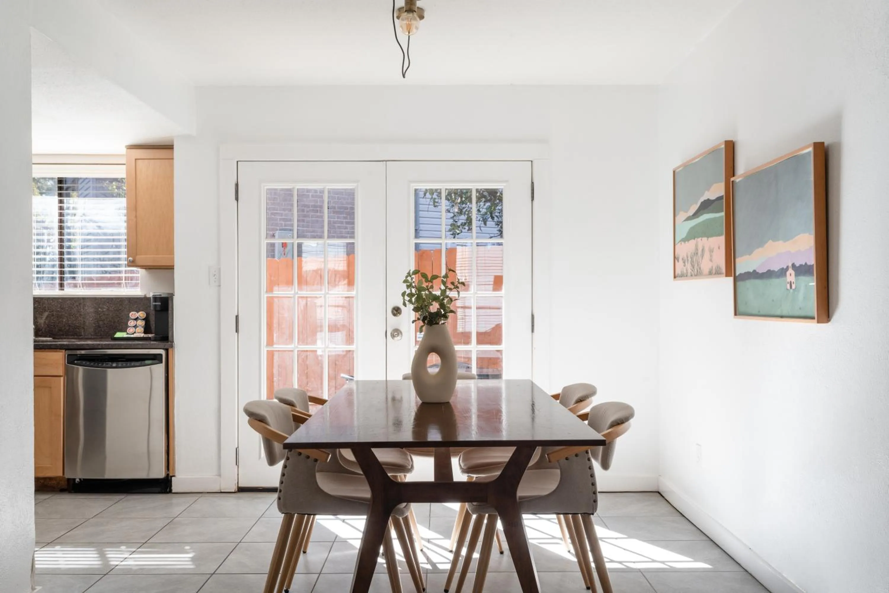 Dining area in Locale Bouldin Creek - Austin