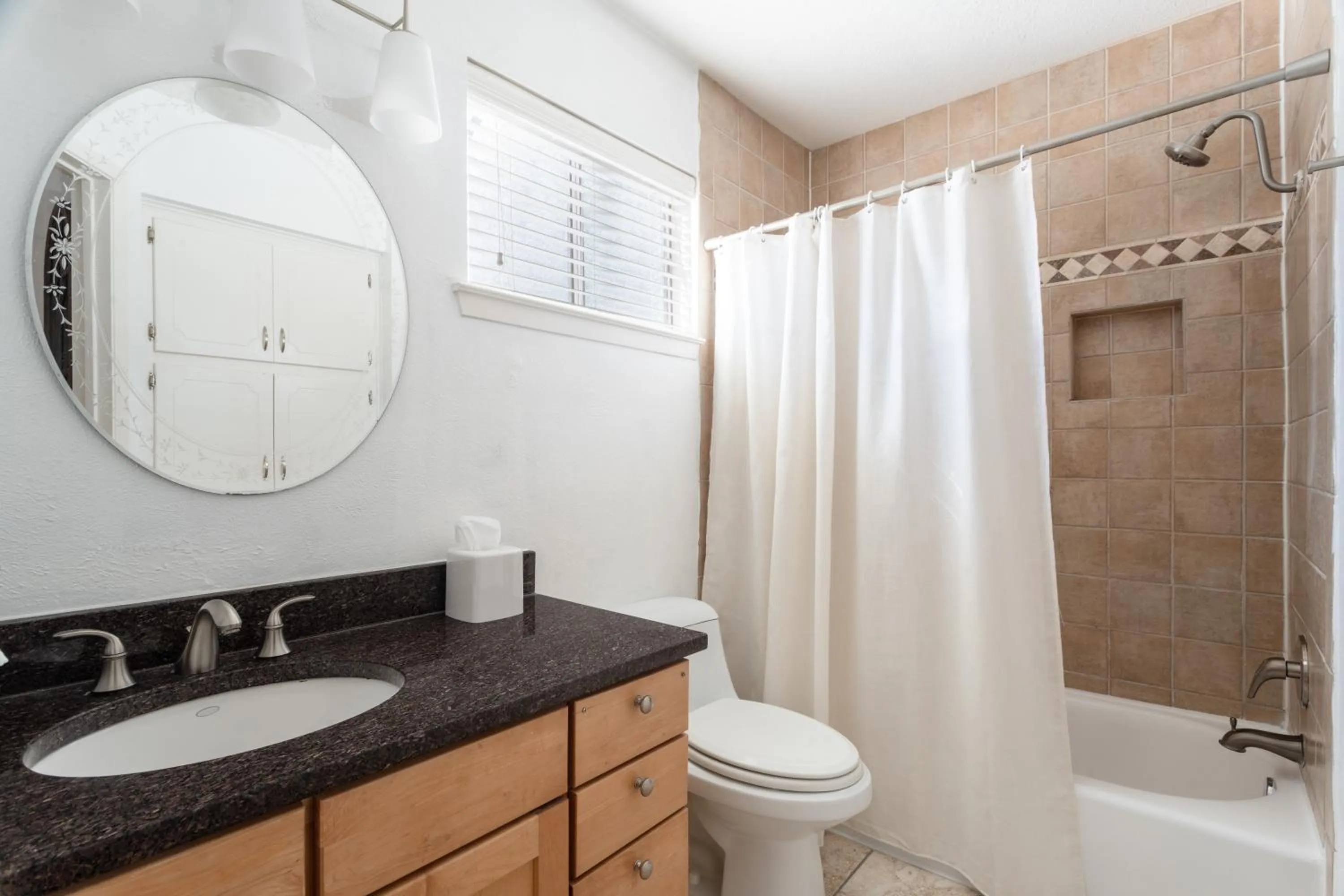 Bathroom in Locale Bouldin Creek - Austin