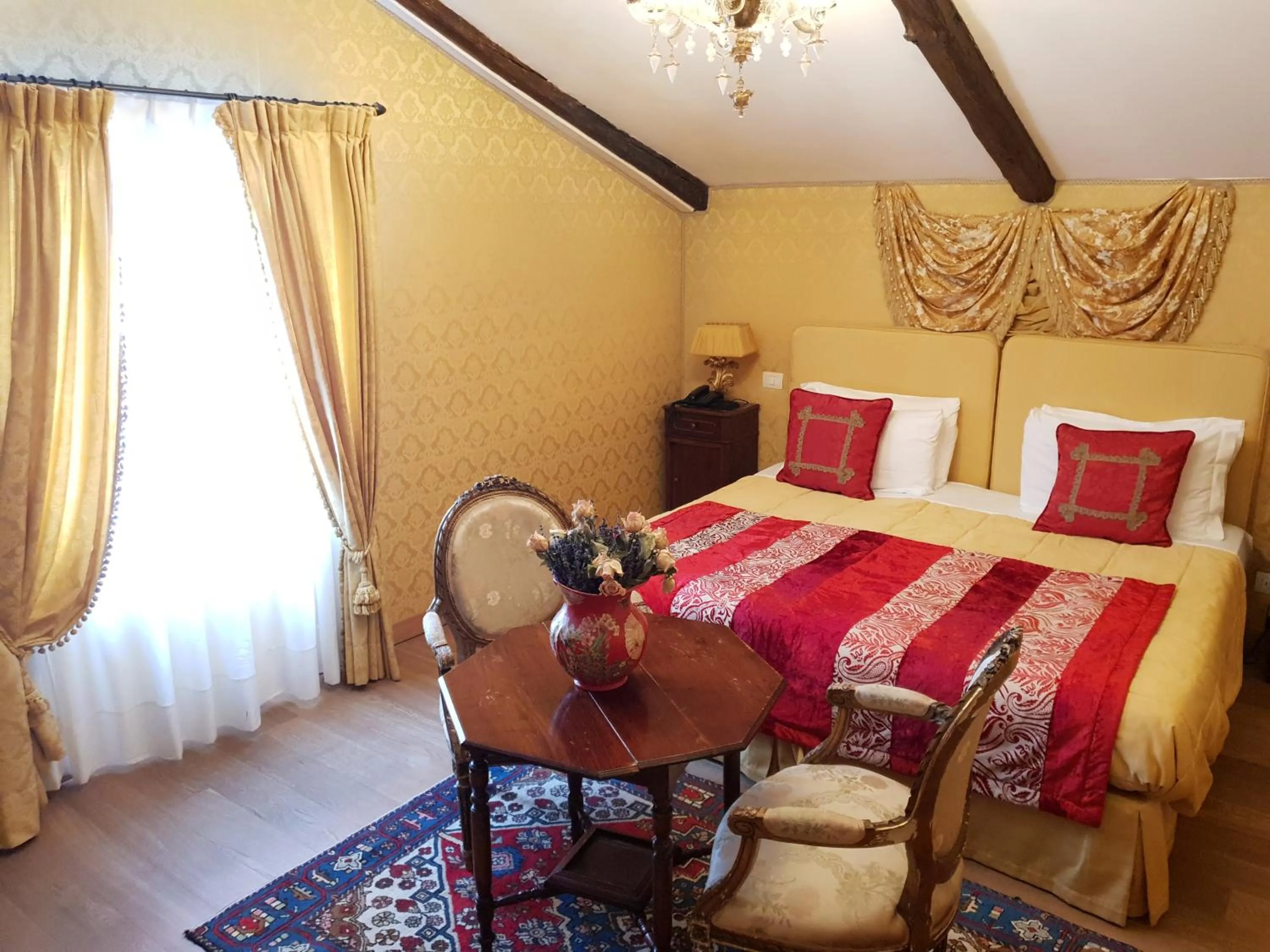 Photo of the whole room, Bed in Relais Alberti