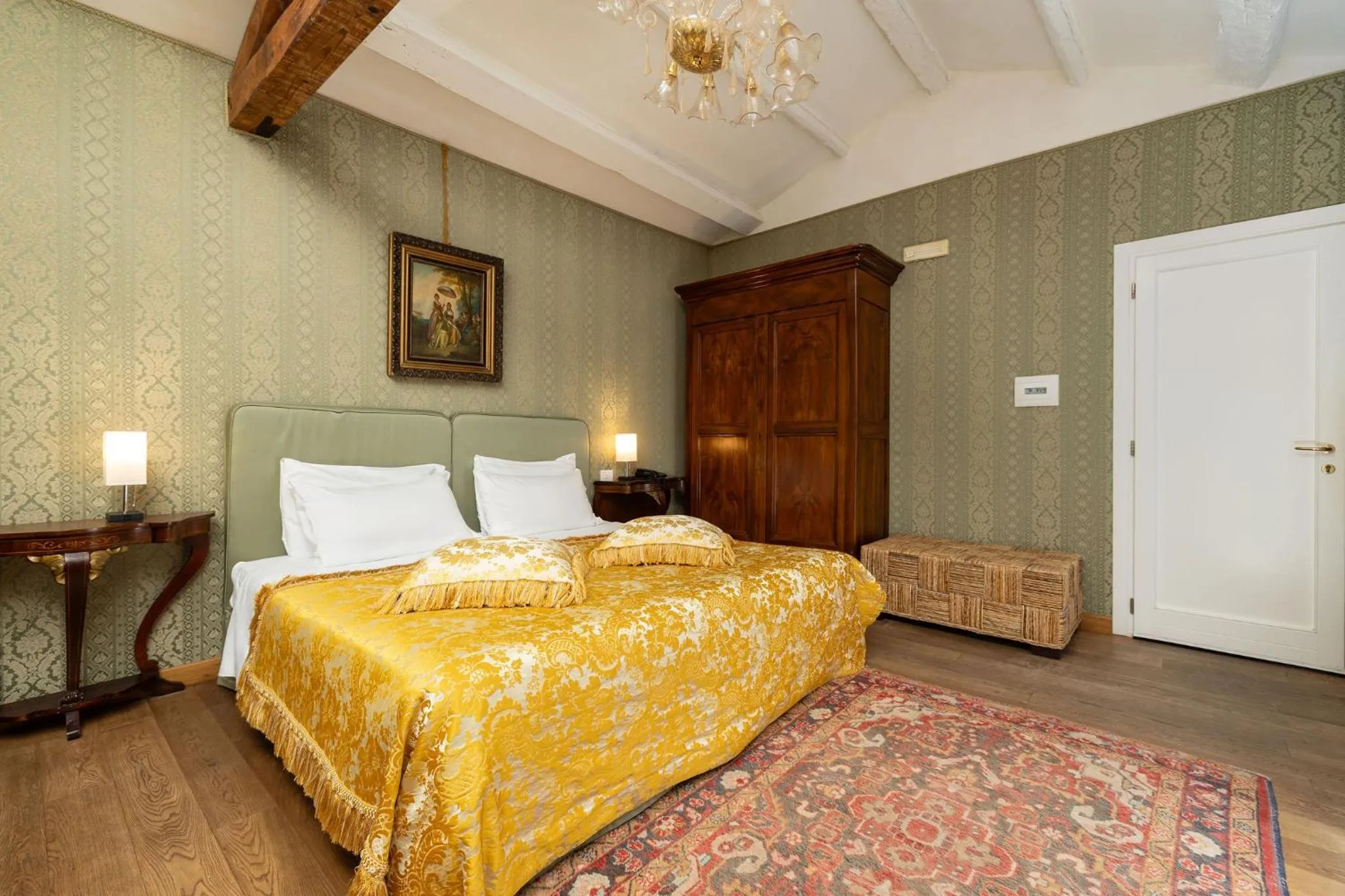 Photo of the whole room, Bed in Relais Alberti