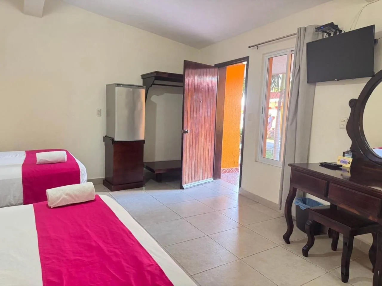 Photo of the whole room, Bed in Hotel Caribe