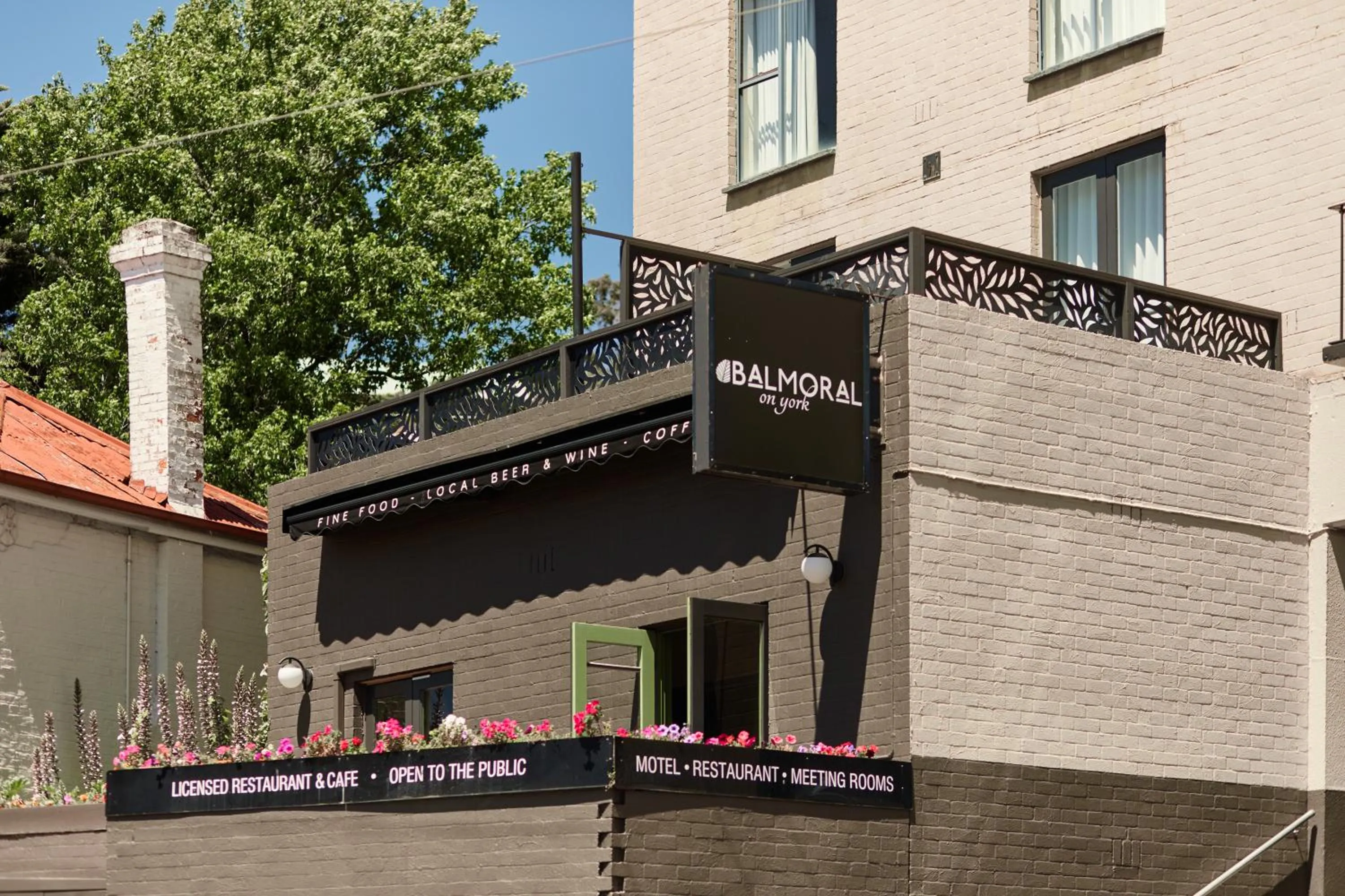 Property building in Balmoral On York